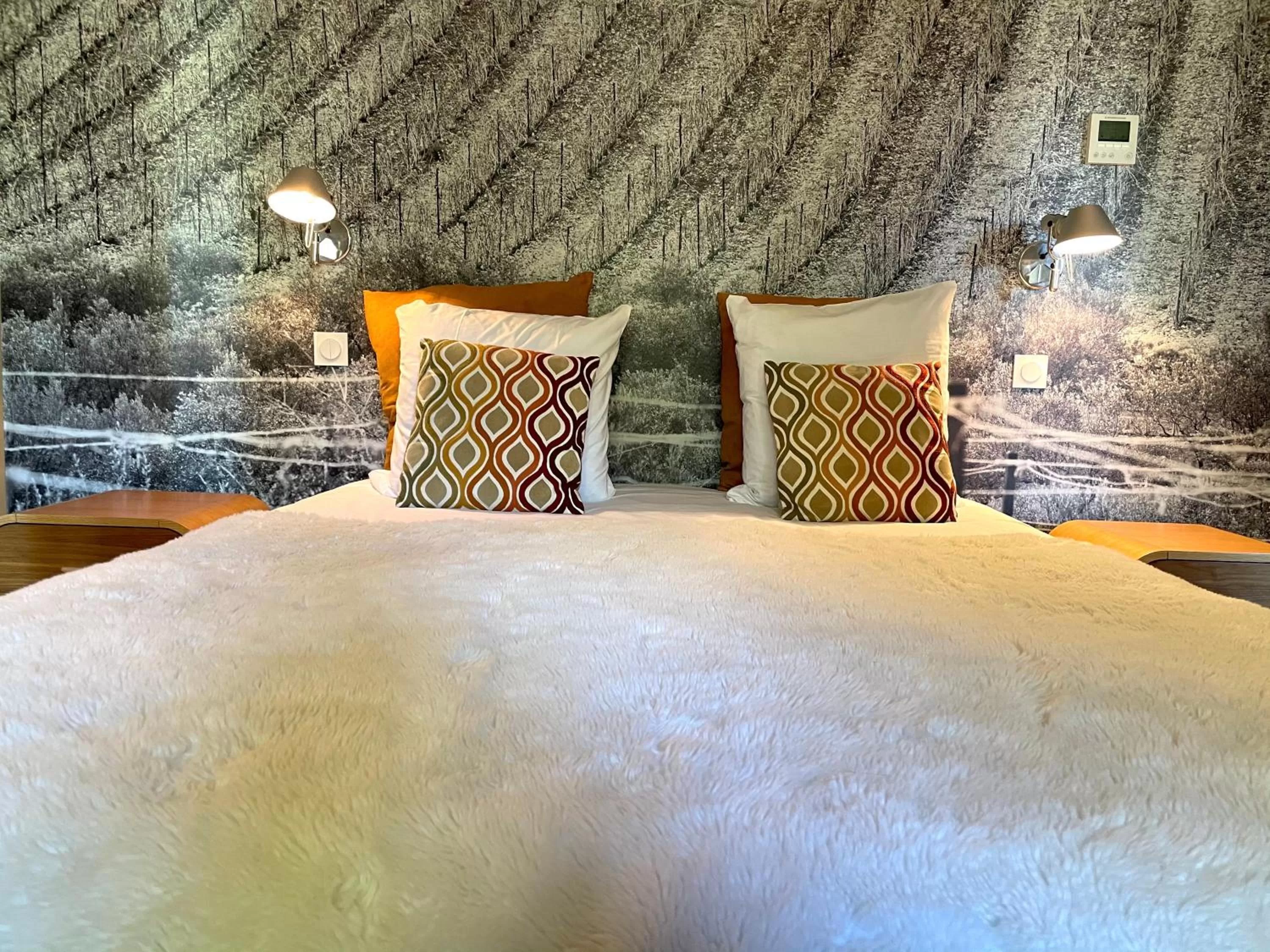 Bedroom, Bed in Le Sens Six