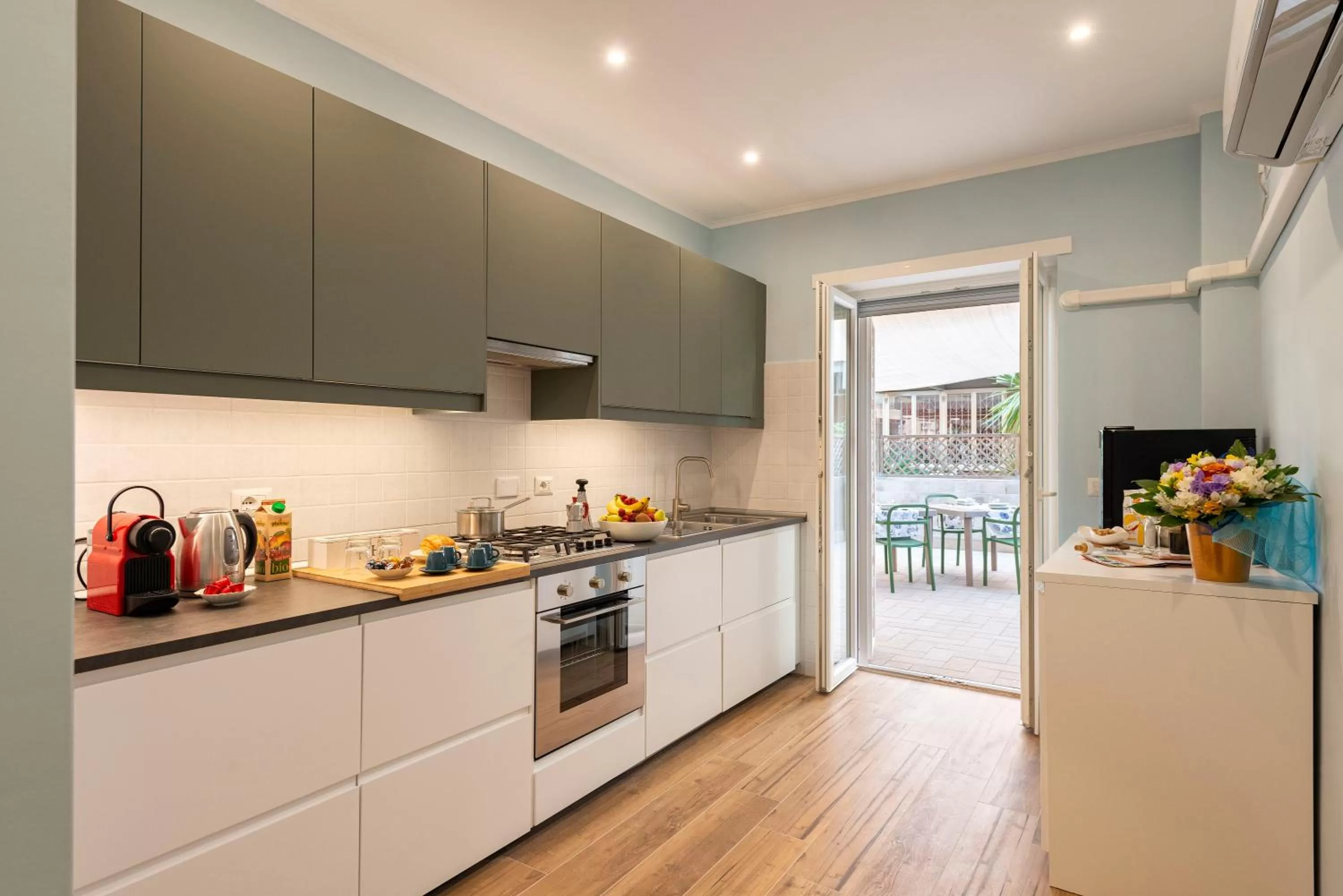 Coffee/tea facilities, Kitchen/Kitchenette in RomeCookSea Guesthouse Affittacamere