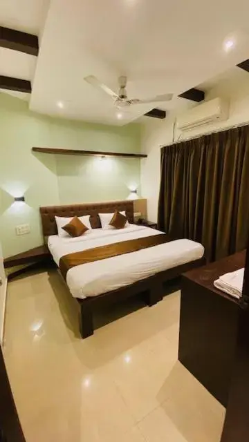 Deluxe Suite - single occupancy in Hotel Plaza Heights by RAK Rooms, Mangaluru Deluxe Suite - single occupancy in Hotel Plaza Heights by RAK Rooms, Mangaluru