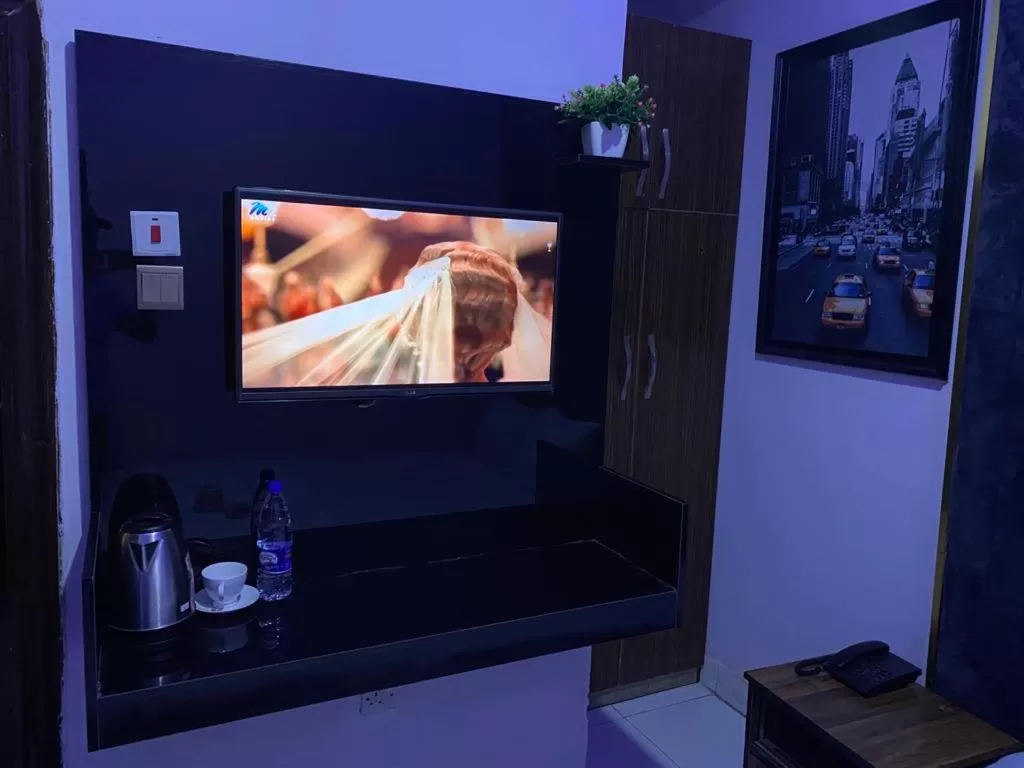 TV and multimedia, TV/Entertainment Center in Palazzo Apartments