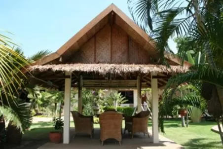 Patio in Long Beach Inn