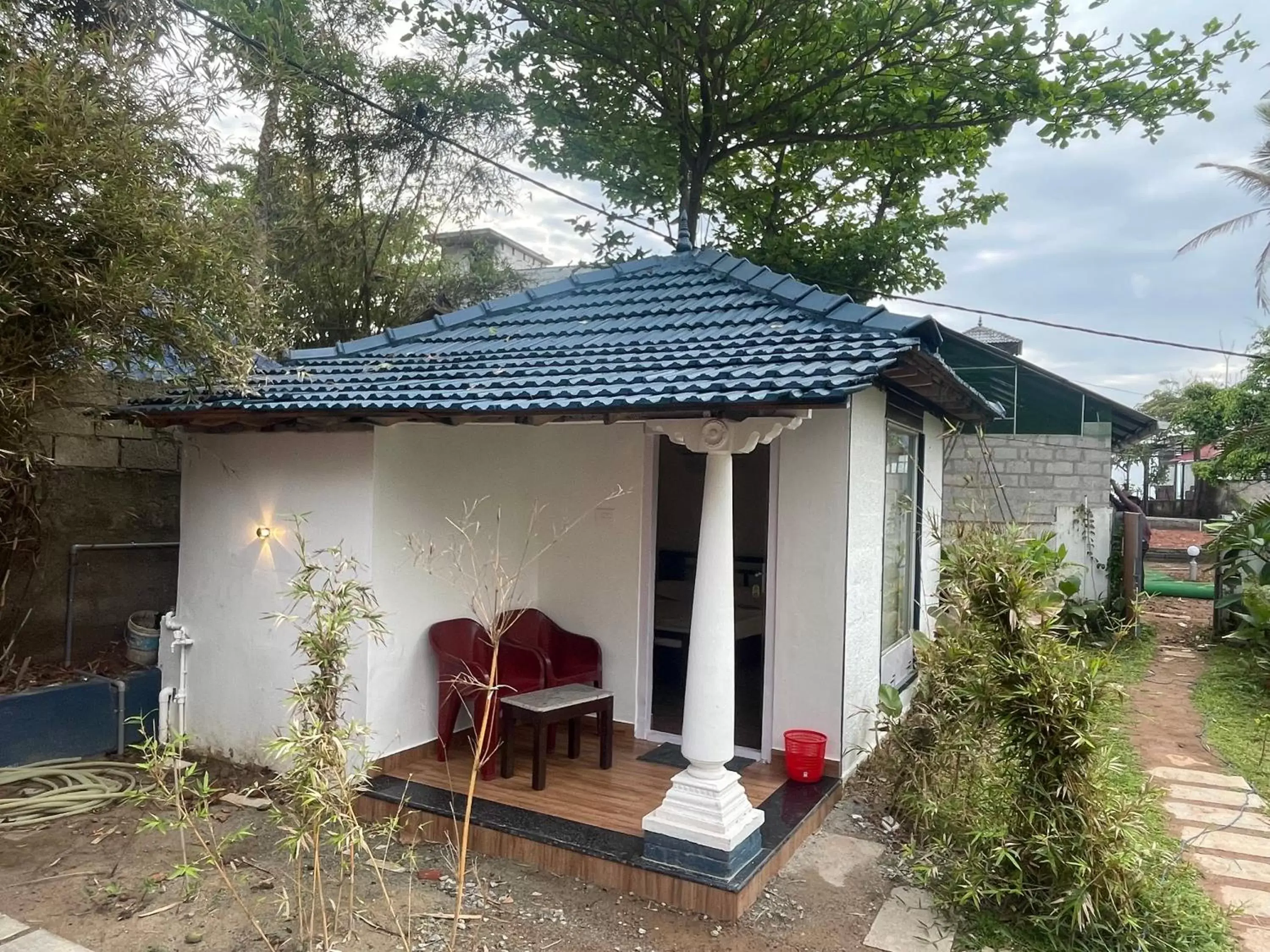 Budget Double Room in Garden Bay Resort Budget Double Room in Garden Bay Resort