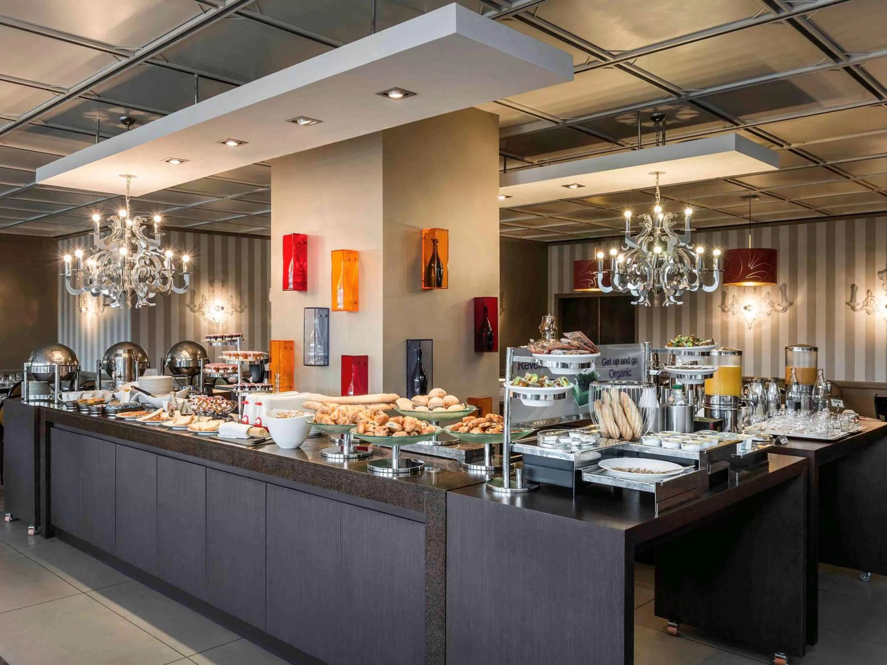 Restaurant/Places to Eat in Mercure Reims Centre Cathédrale