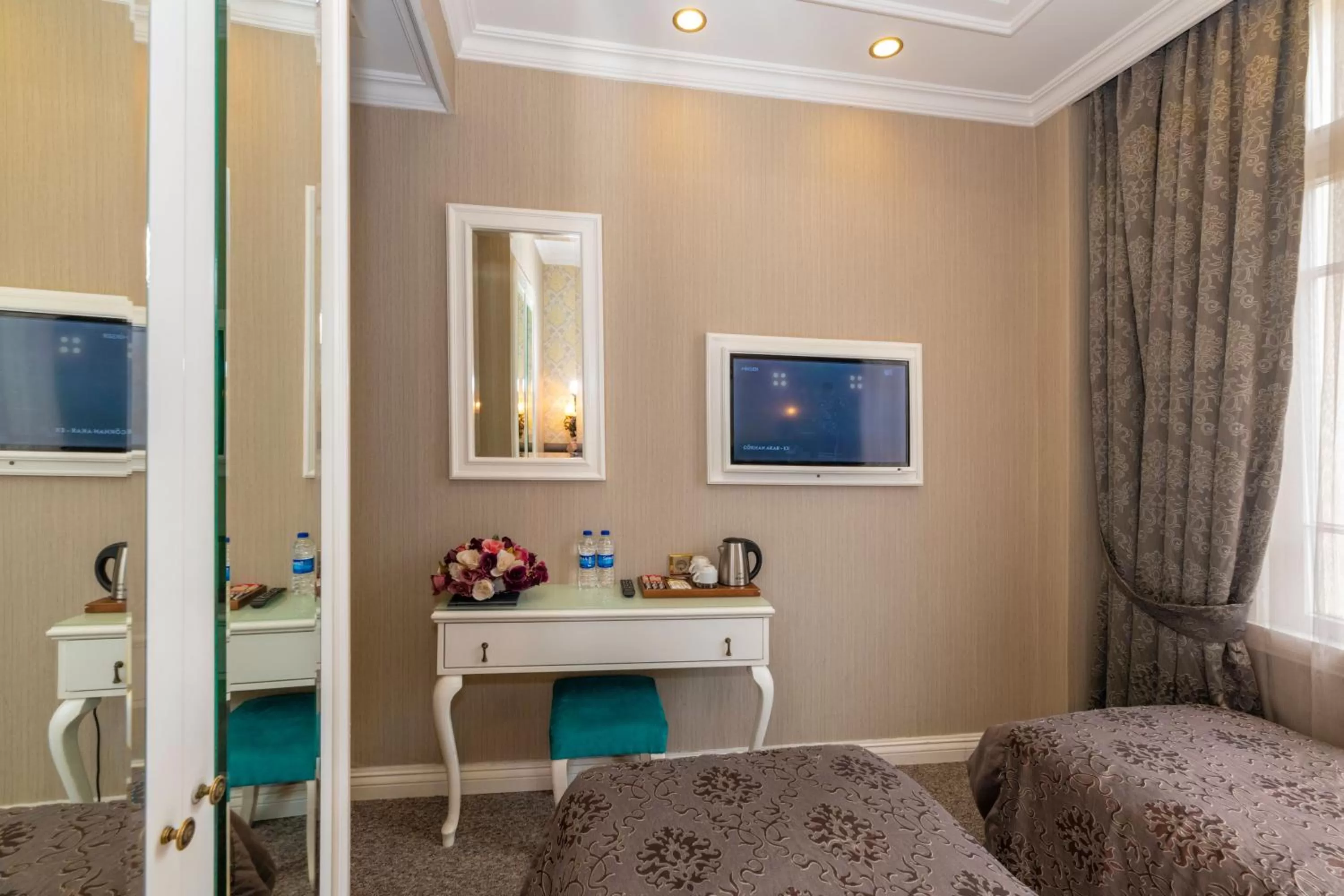 TV and multimedia in Alpek Hotel