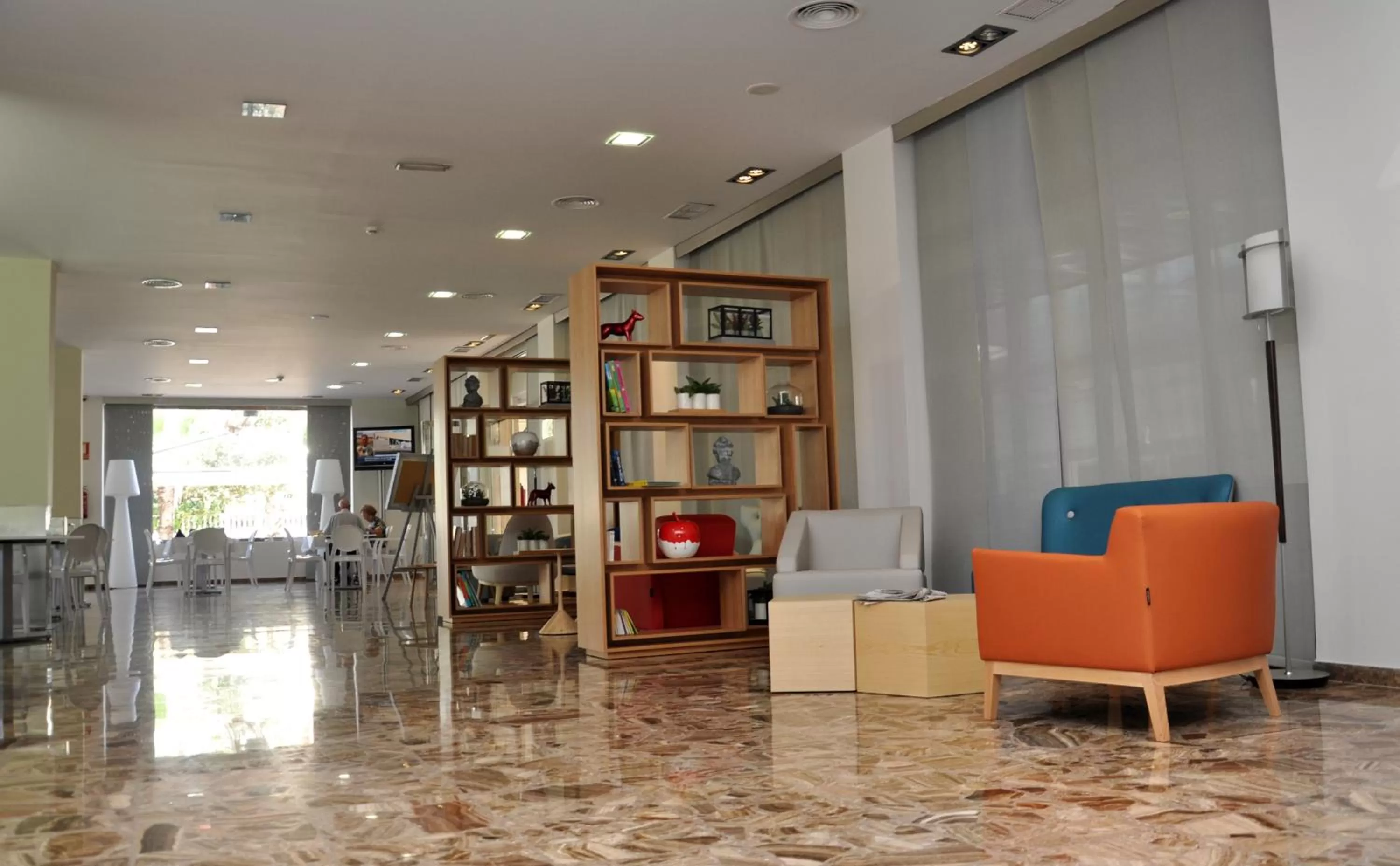 Library in Hotel Castilla Alicante