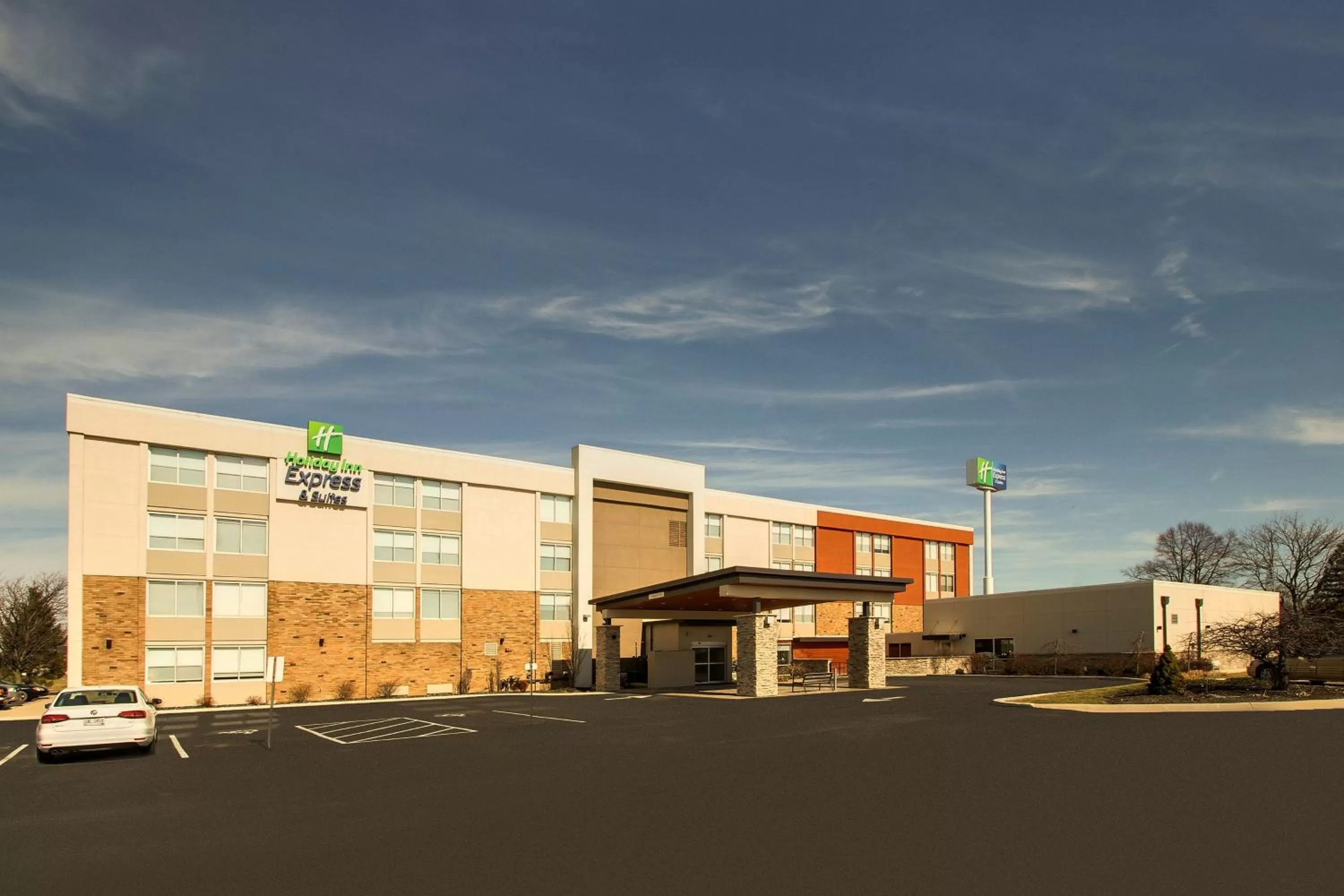 Property building in Holiday Inn Express & Suites Wapakoneta by IHG