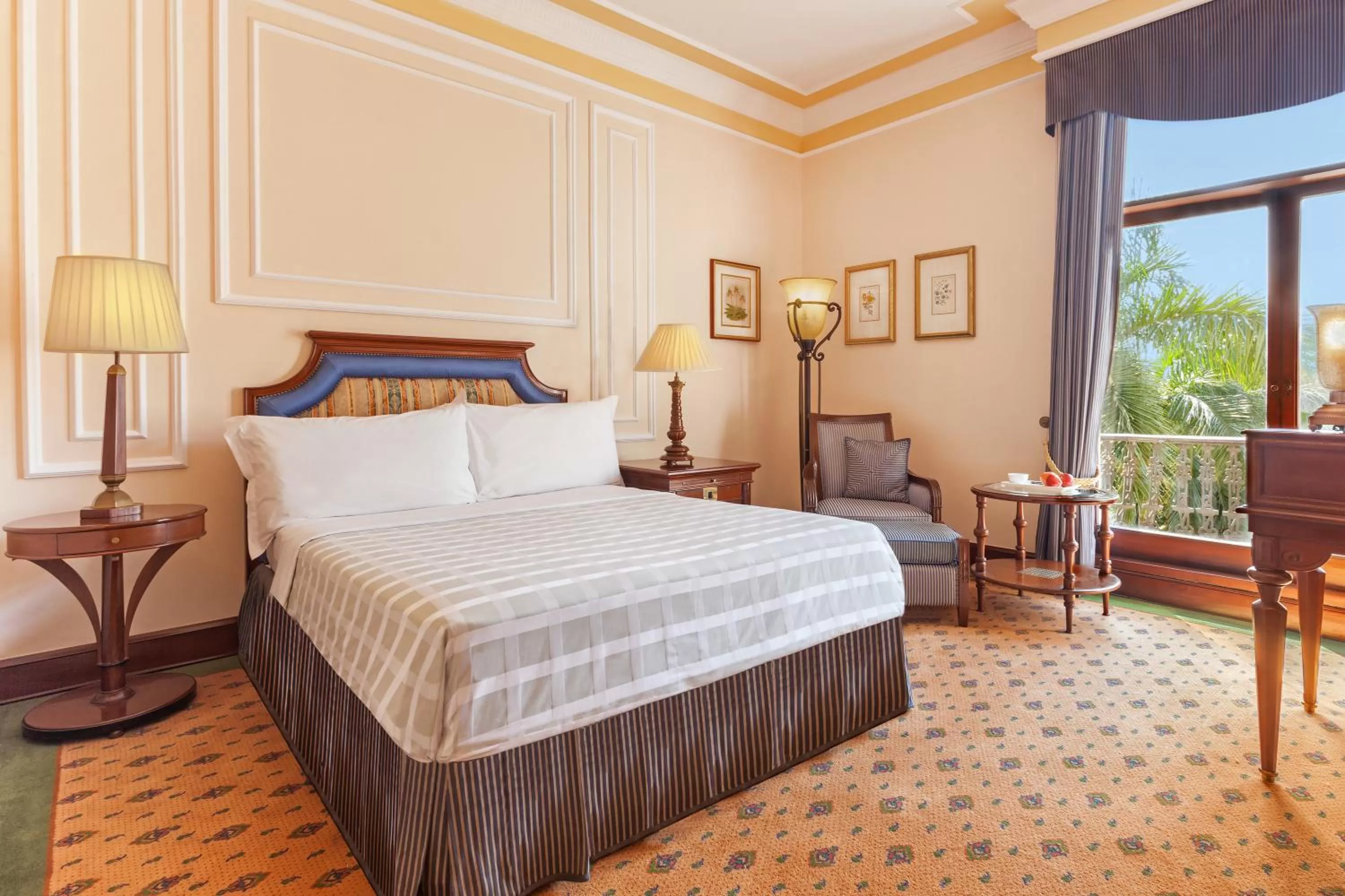 Bedroom in The Oberoi Grand Kolkata