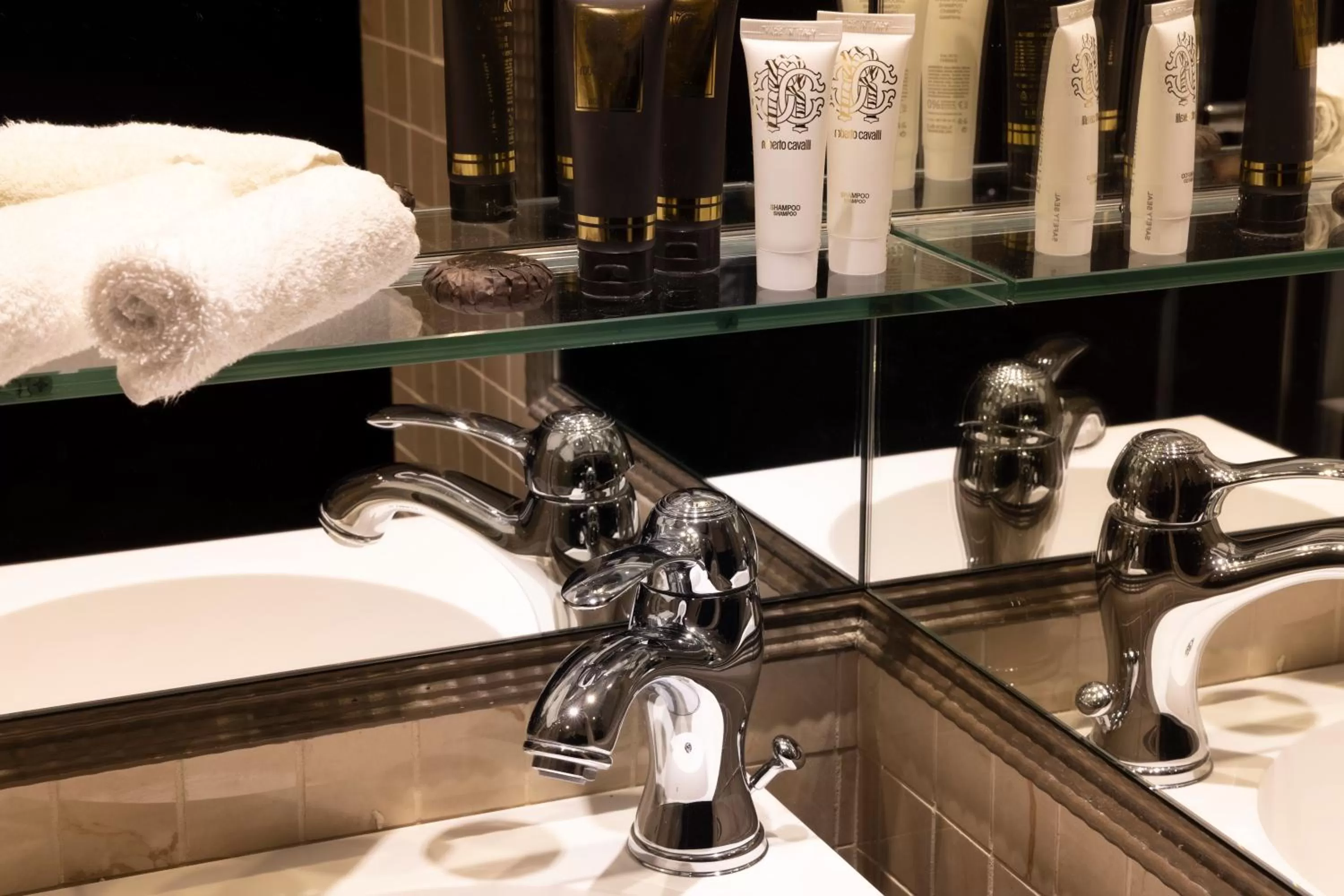 Bathroom in Hôtel Vinci Due & Spa