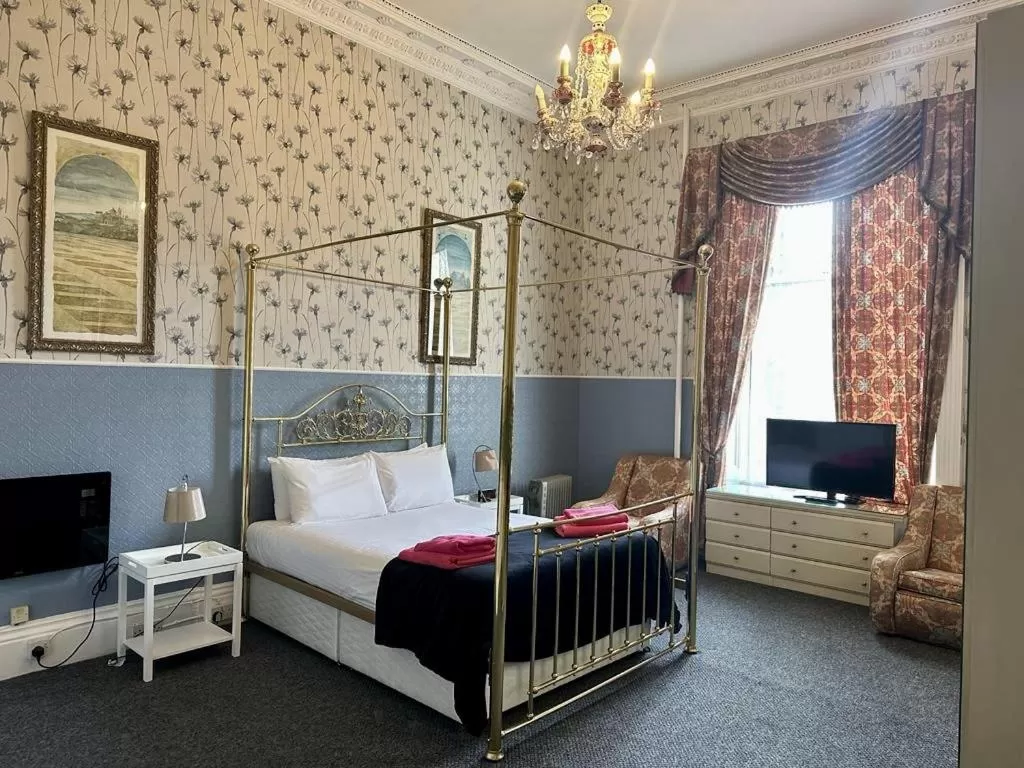 Bedroom, Bed in Eliza House