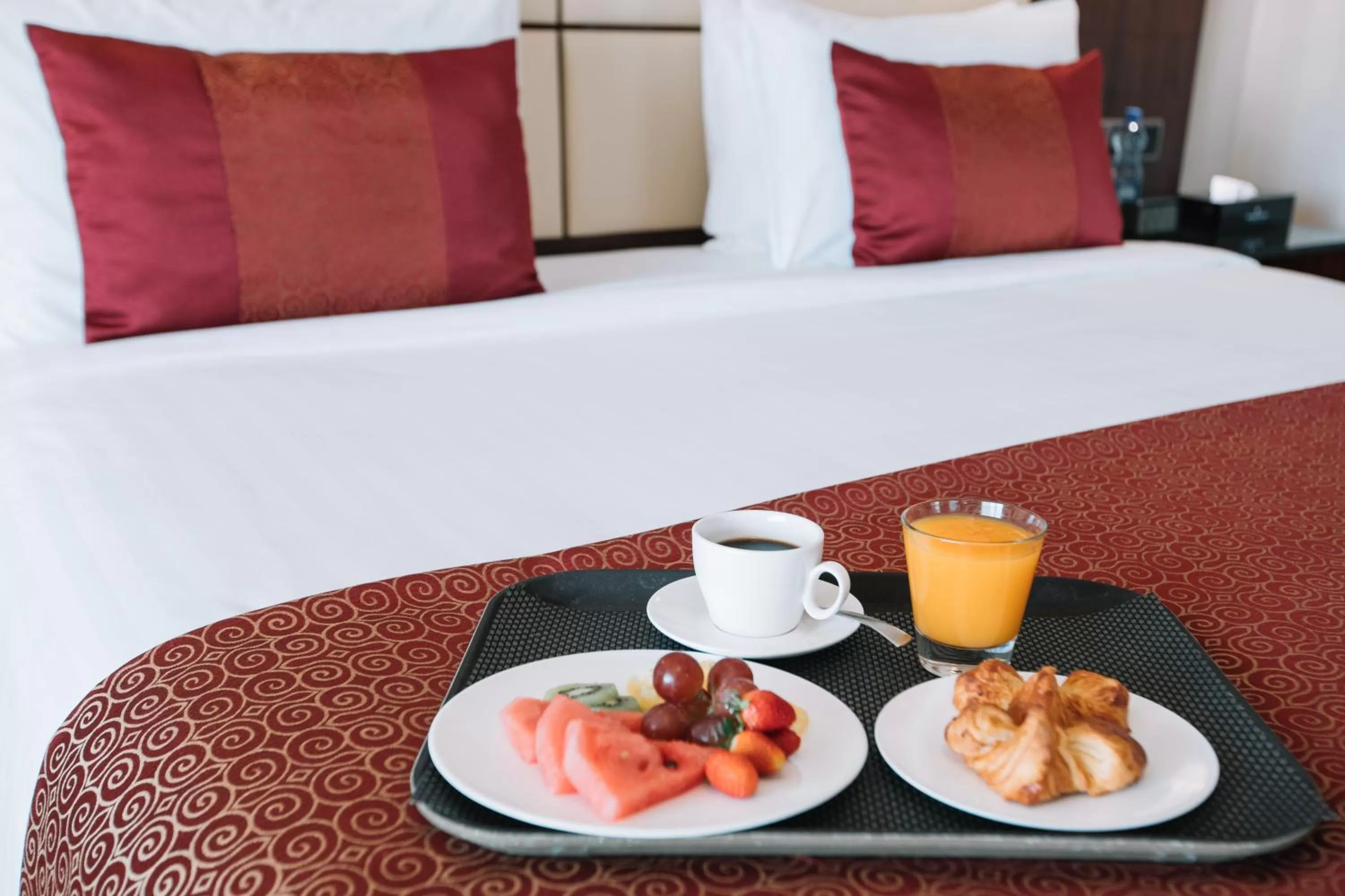 Bedroom, Bed in Golden Tulip Addis Ababa