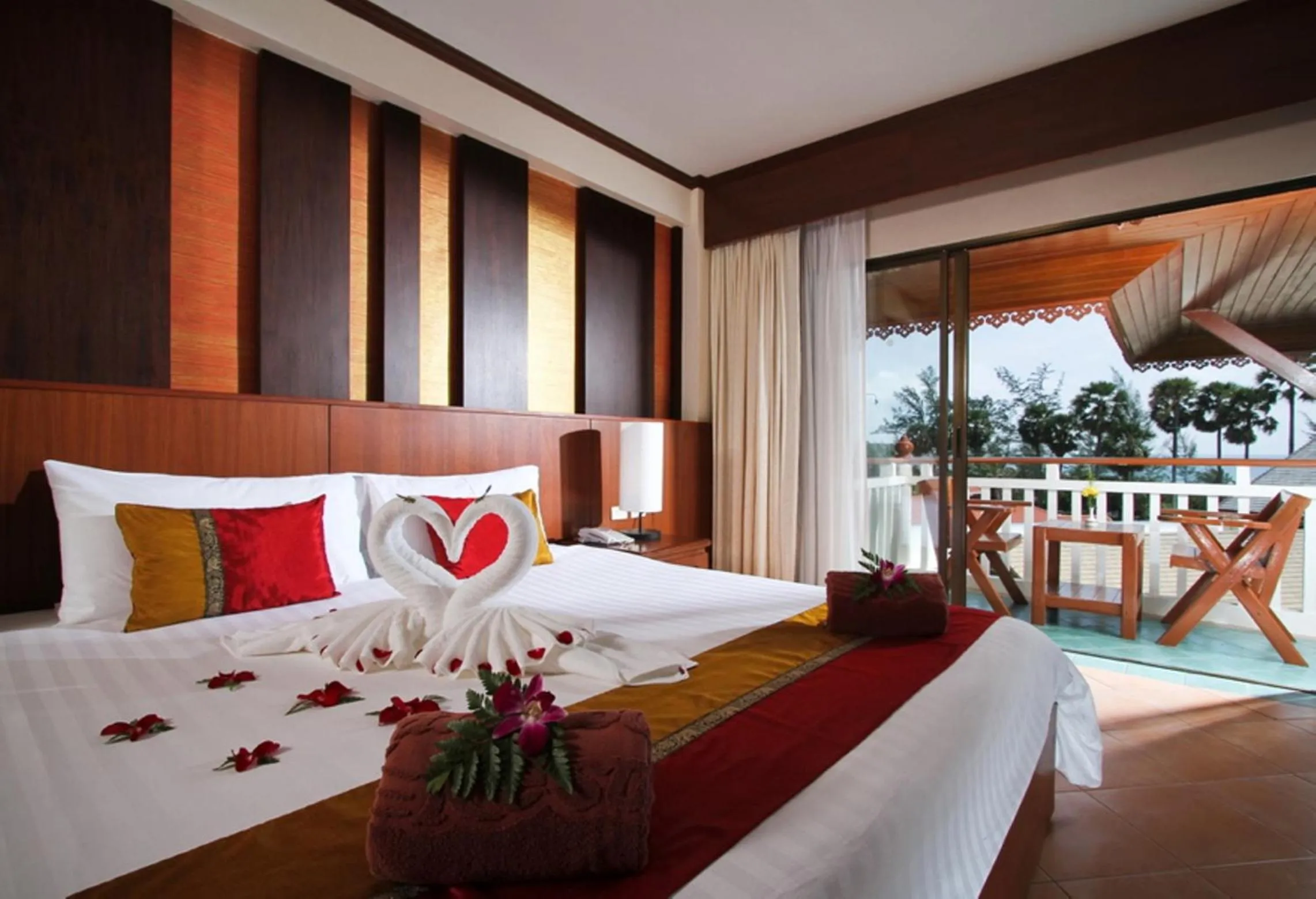 Bed in Baan Karonburi Resort