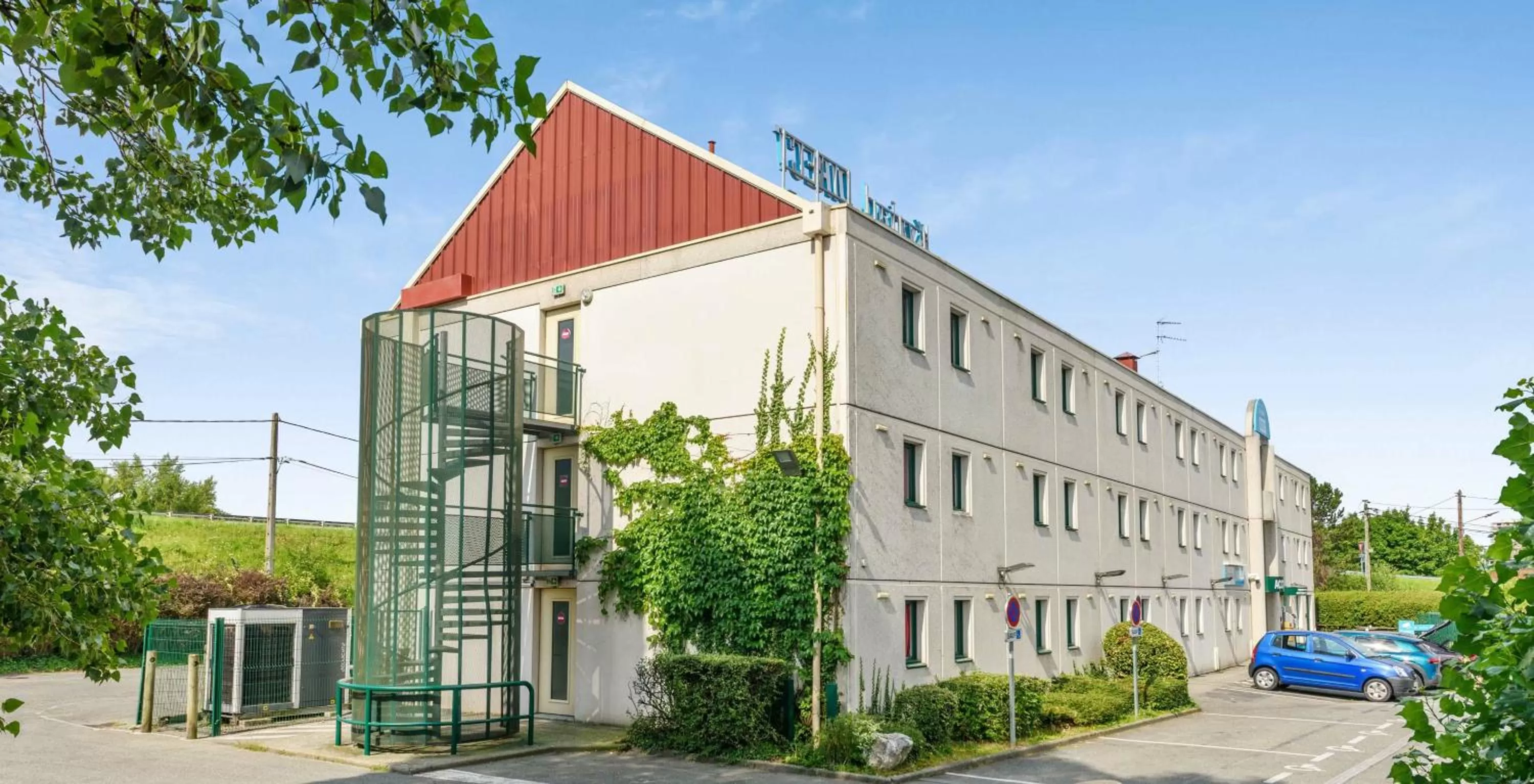 Property building in Kyriad Direct Annemasse - Genève