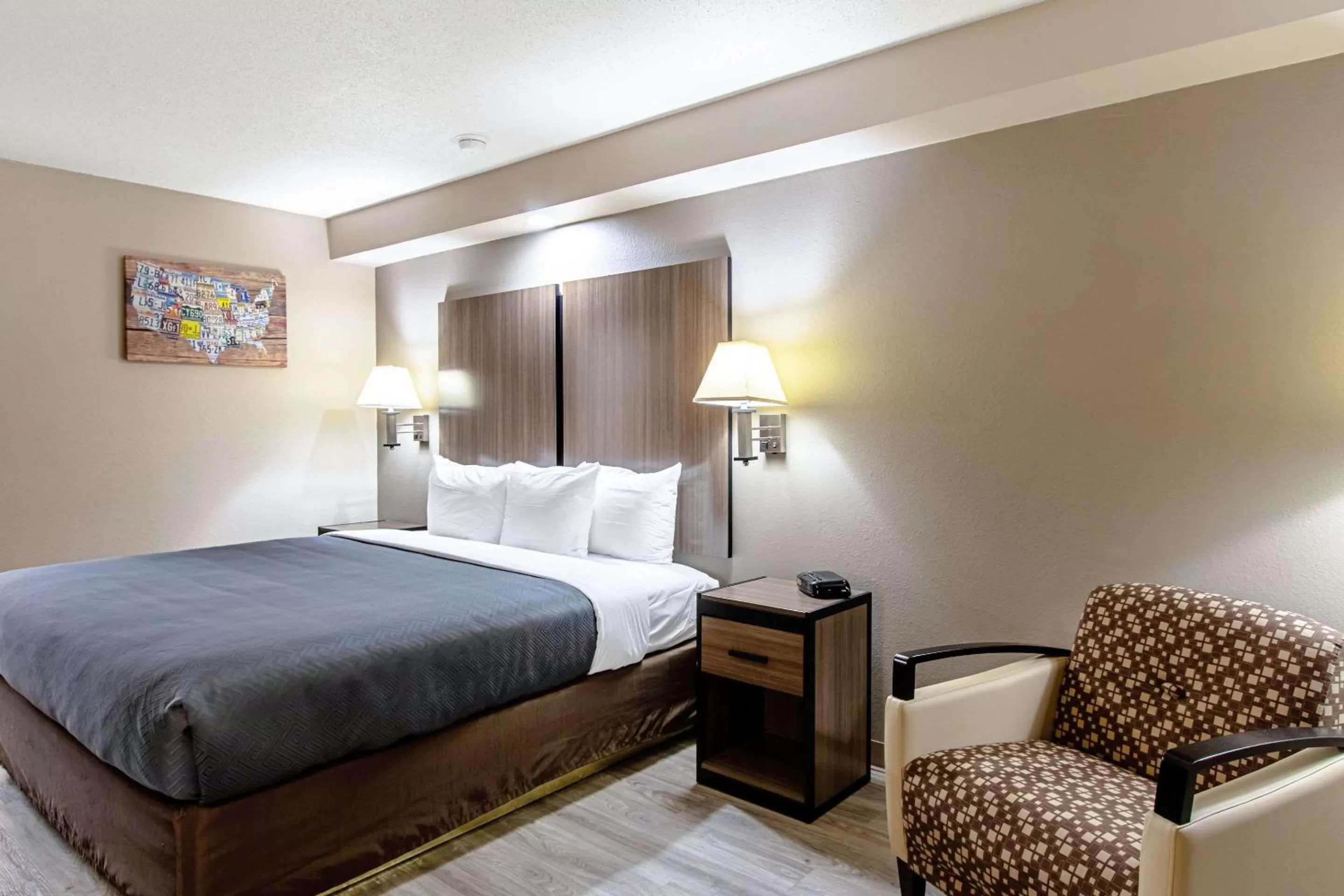 Photo of the whole room, Bed in Econo Lodge Kingsville