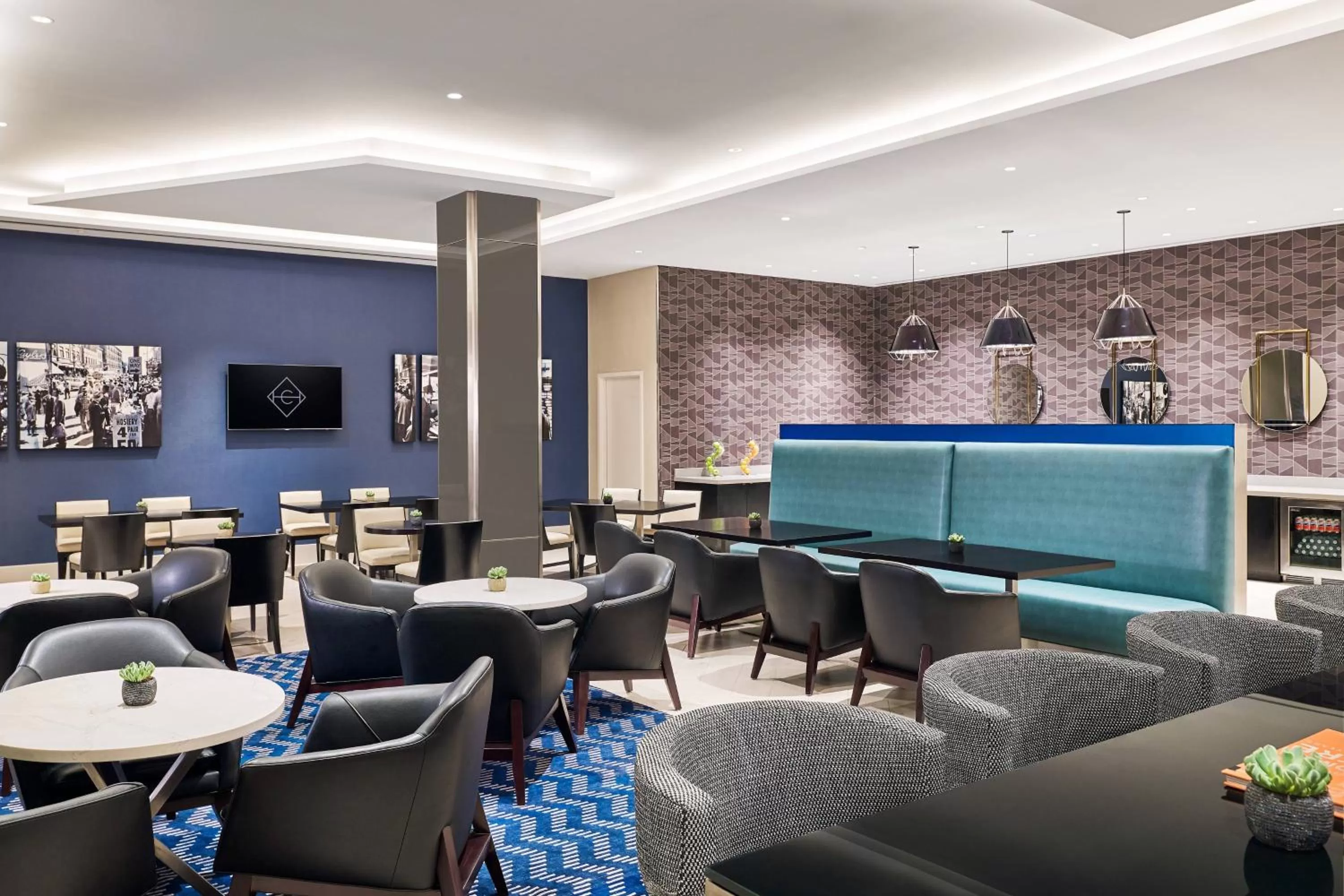 Lounge or bar in Hotel Chicago Downtown, Autograph Collection