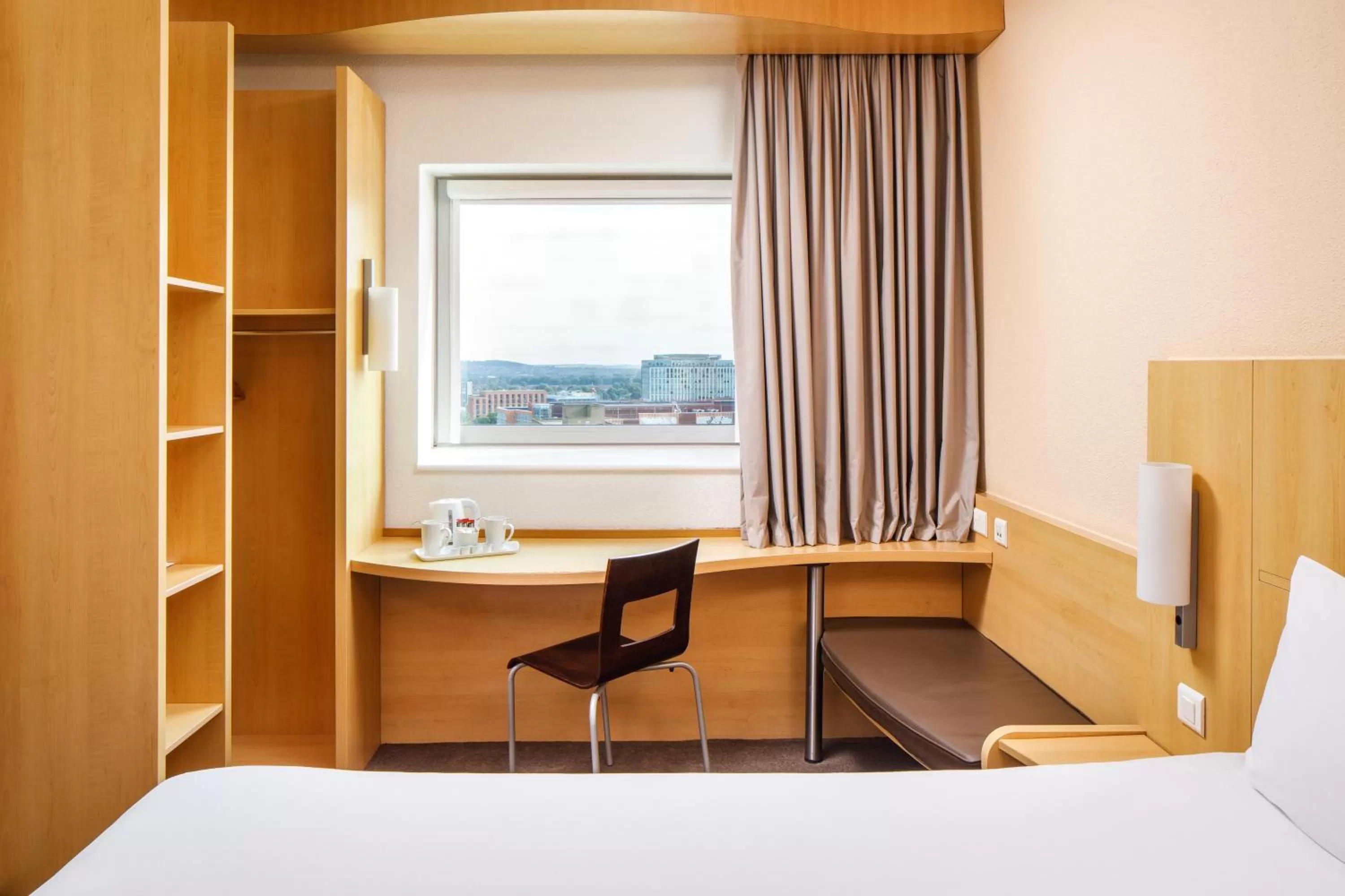 Bedroom, Bed in ibis Nottingham Centre