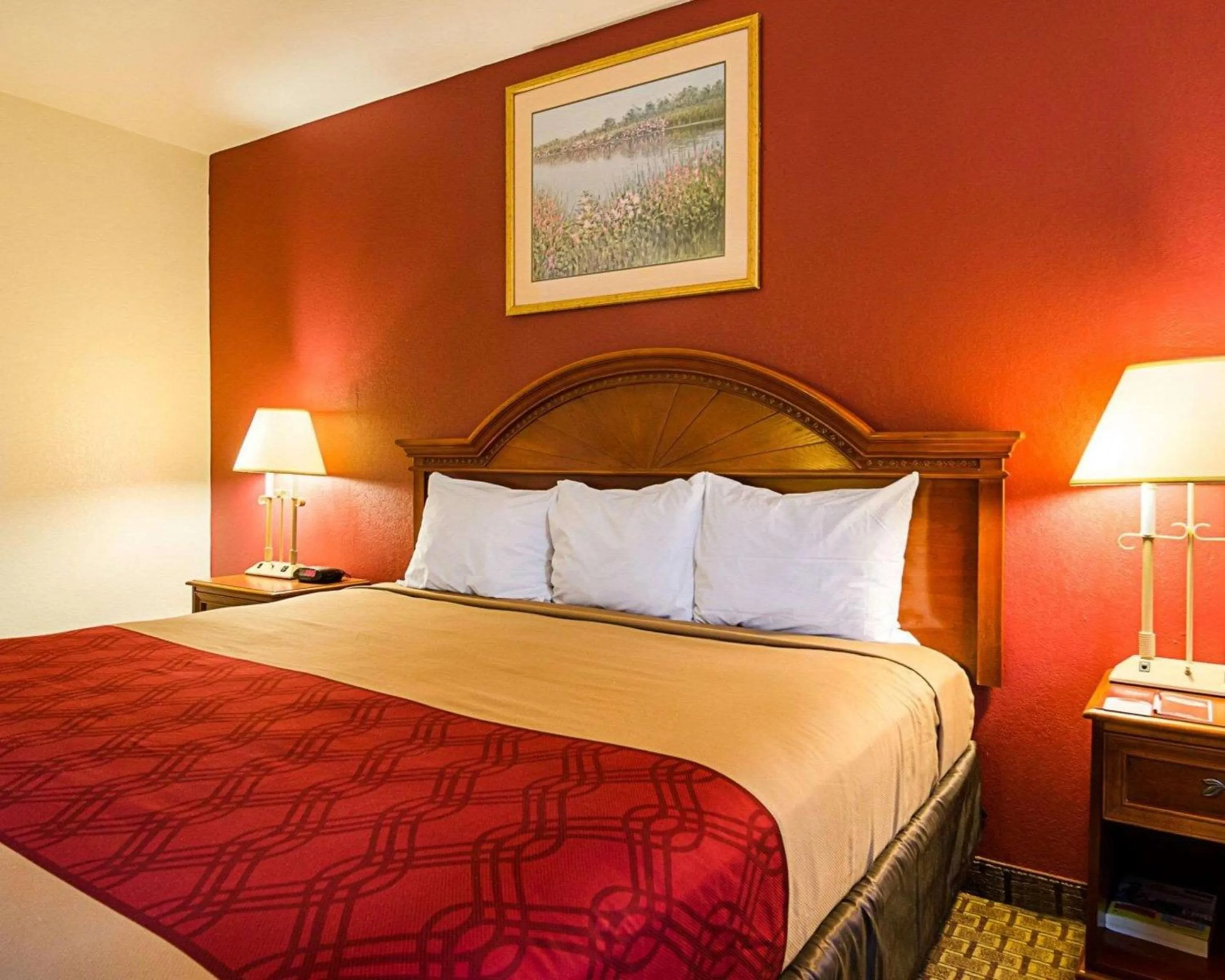 Photo of the whole room, Bed in Econo Lodge