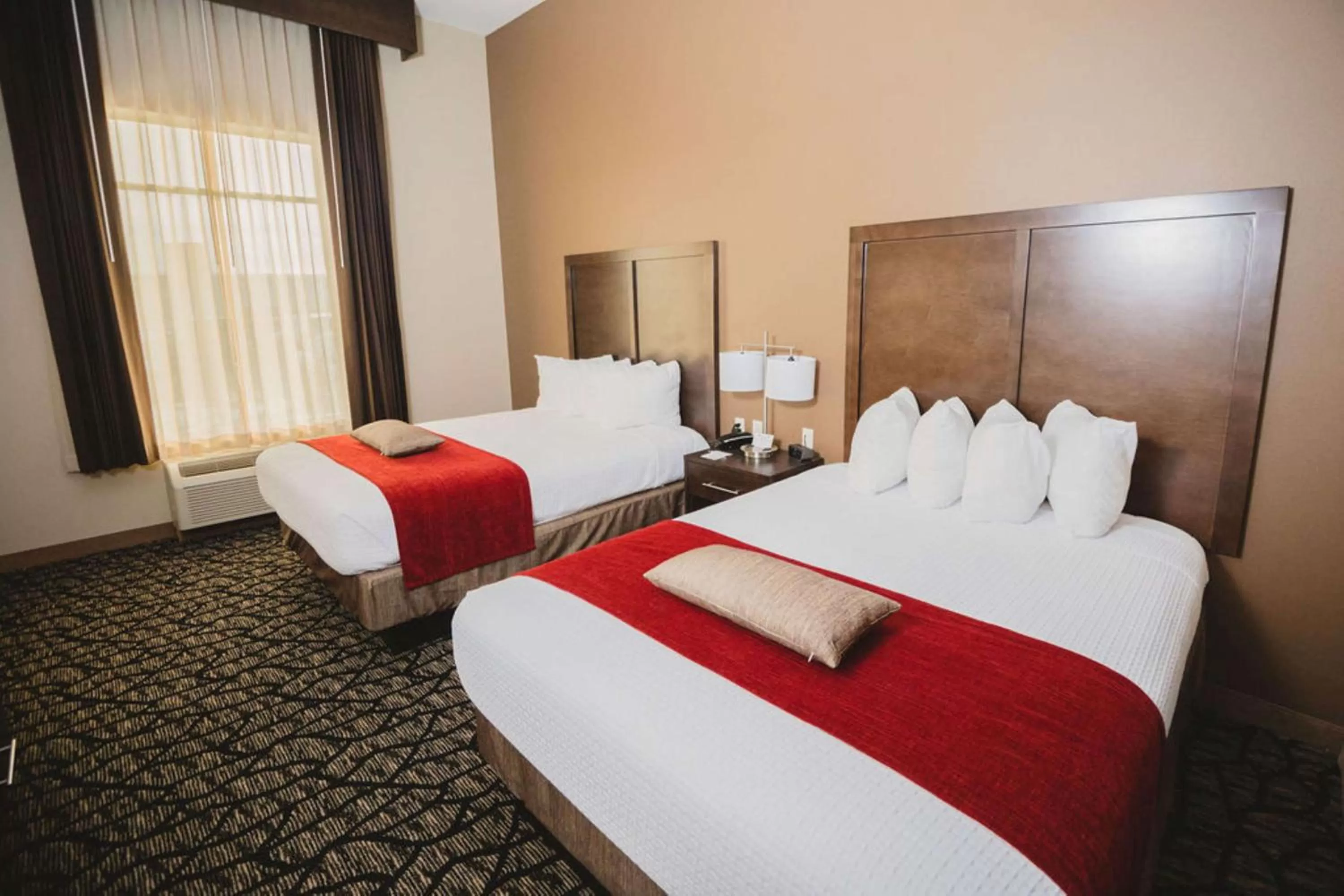 Double Queen with Chaise and Communication Assistance in Best Western Plus Lakeview Hotel