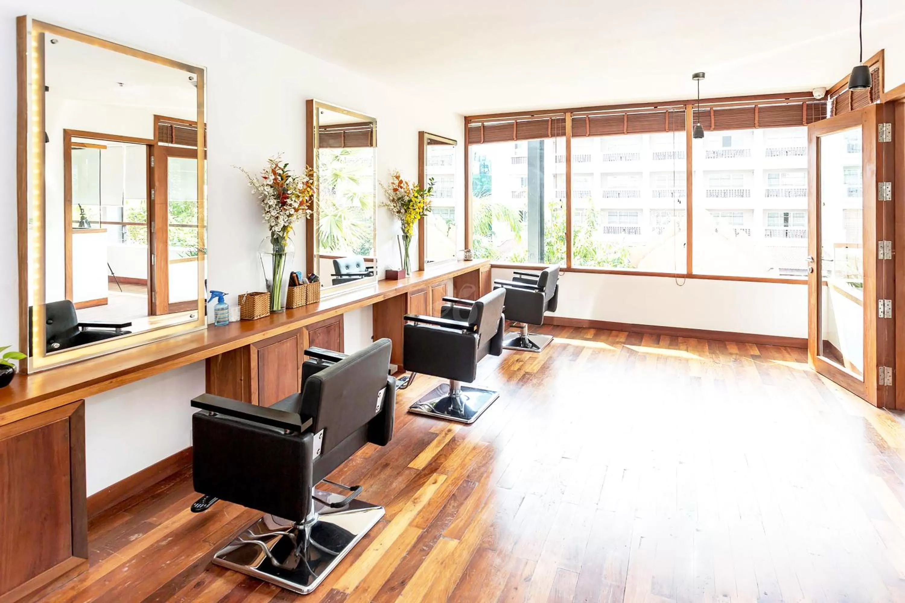 Massage in Somadevi Residence