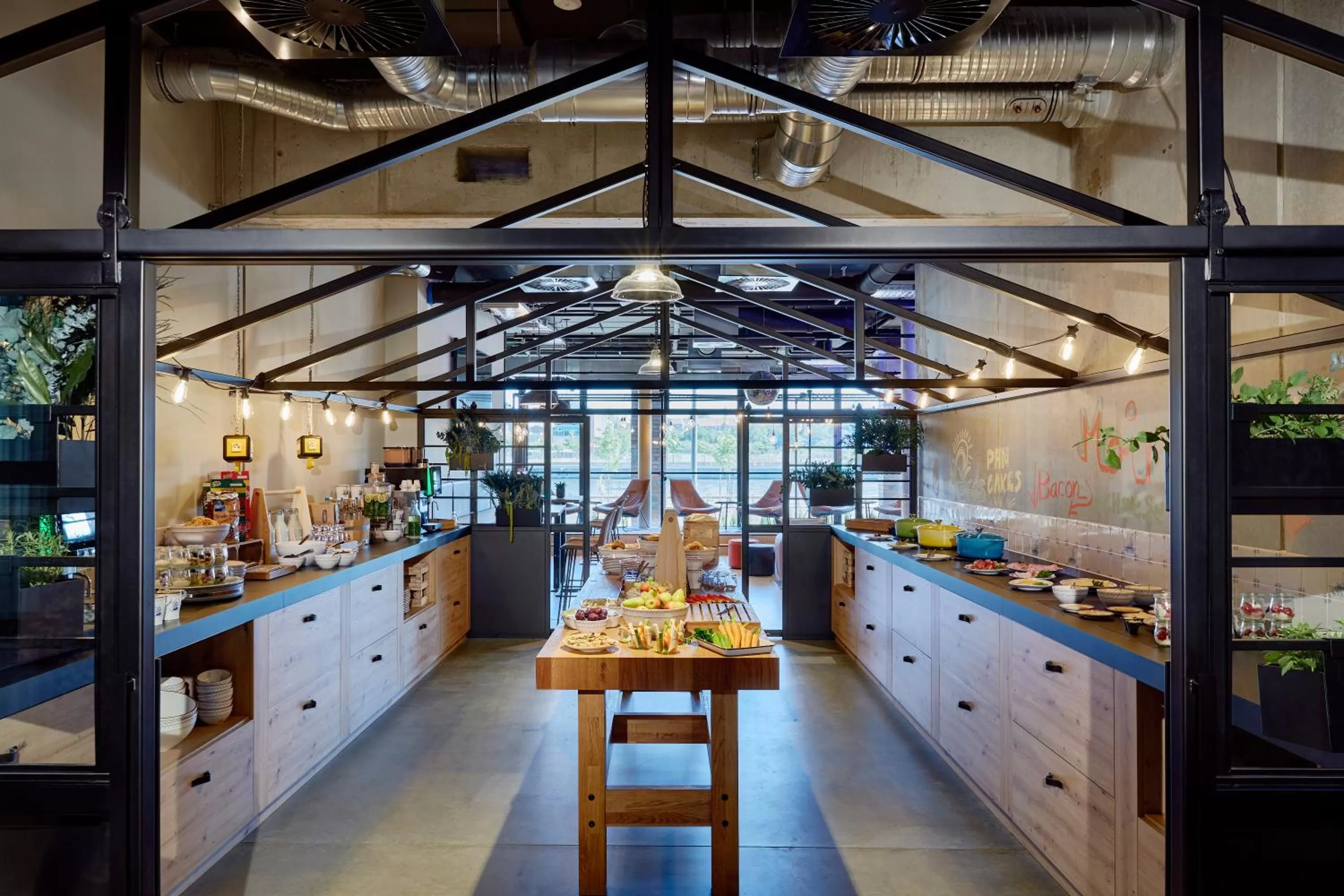 Buffet breakfast in Me and All Hotel Kiel, by Hyatt