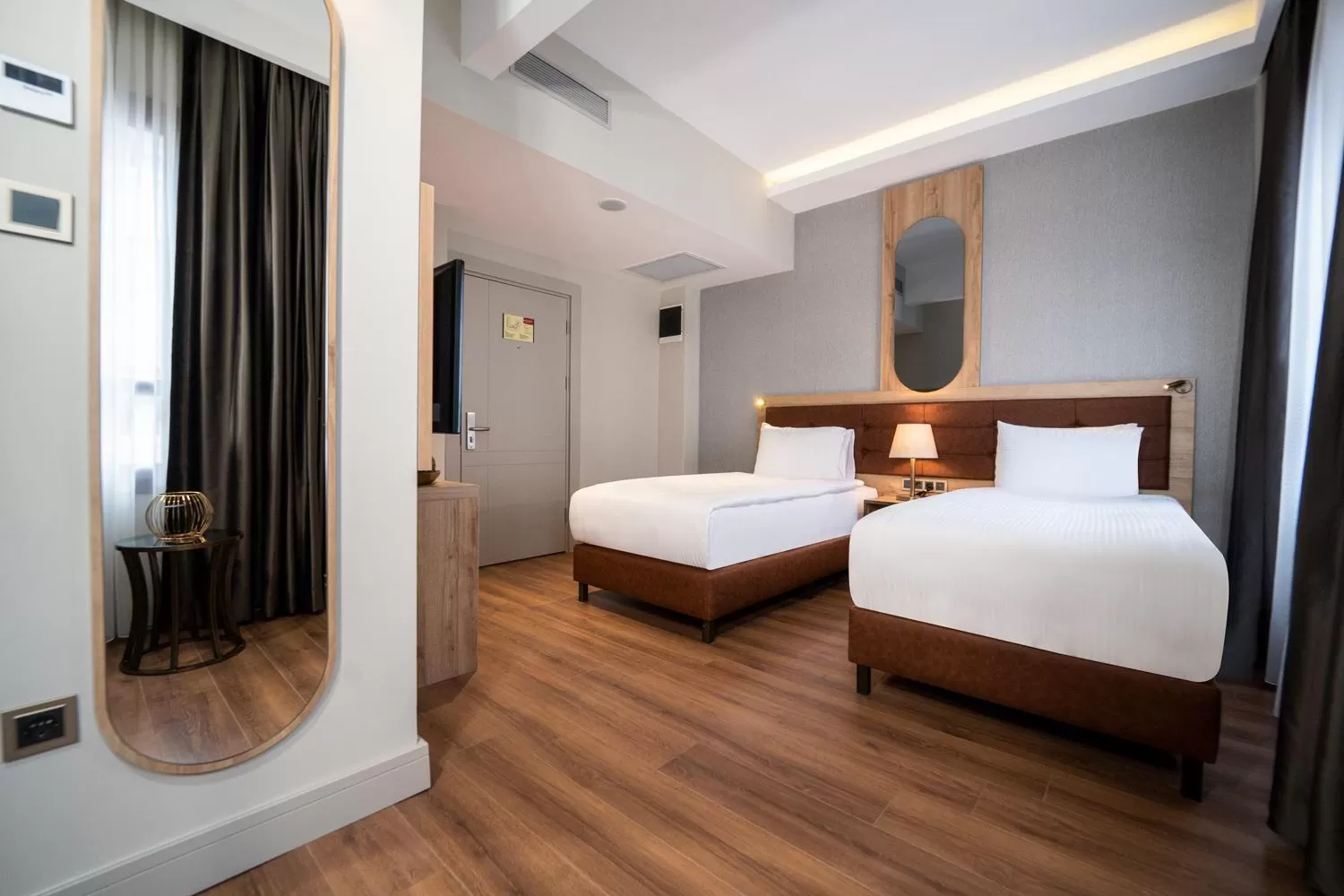 Photo of the whole room, Bed in Grand Sirkeci Hotel