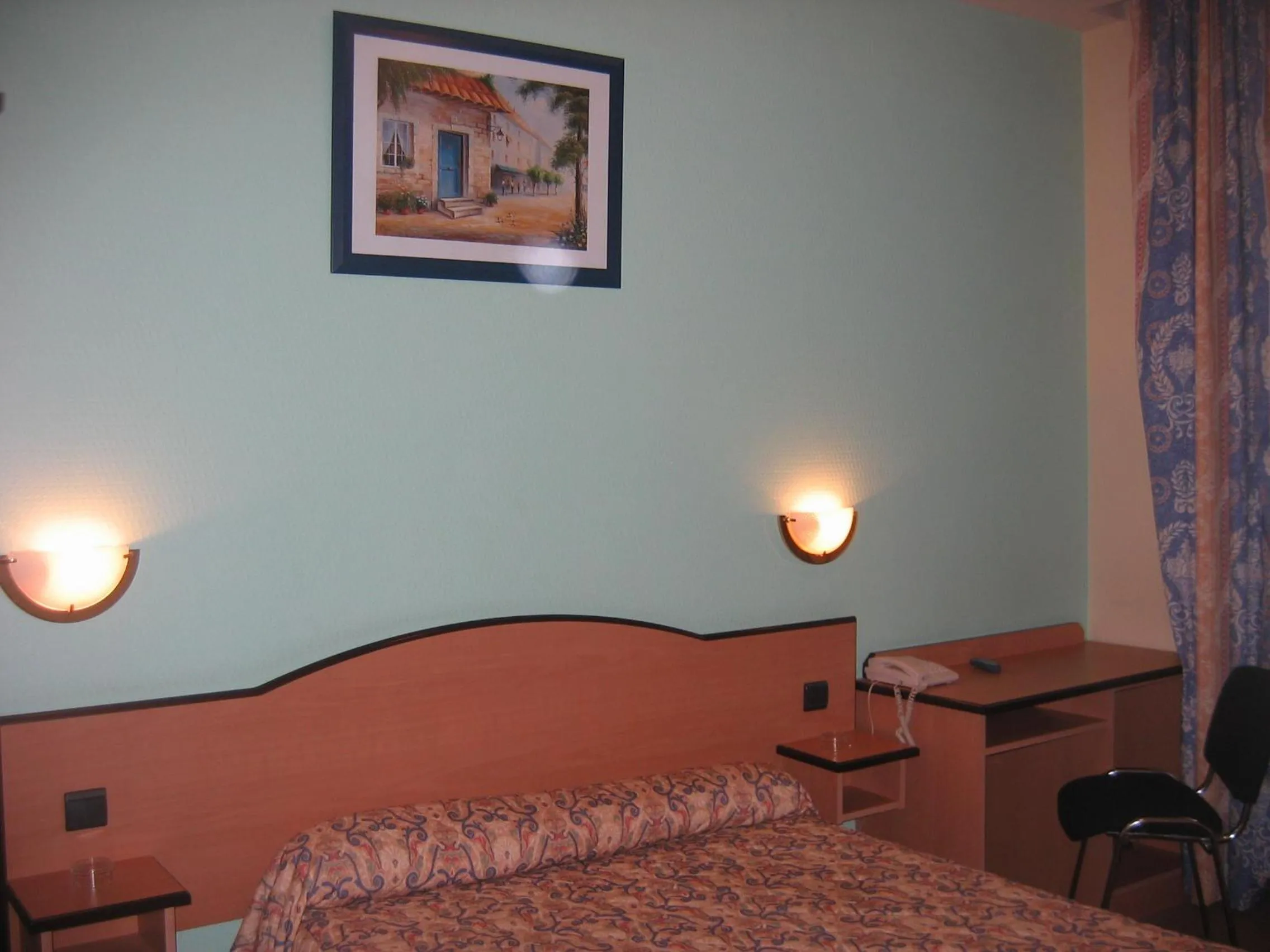 Bed in Hotel Ferney République