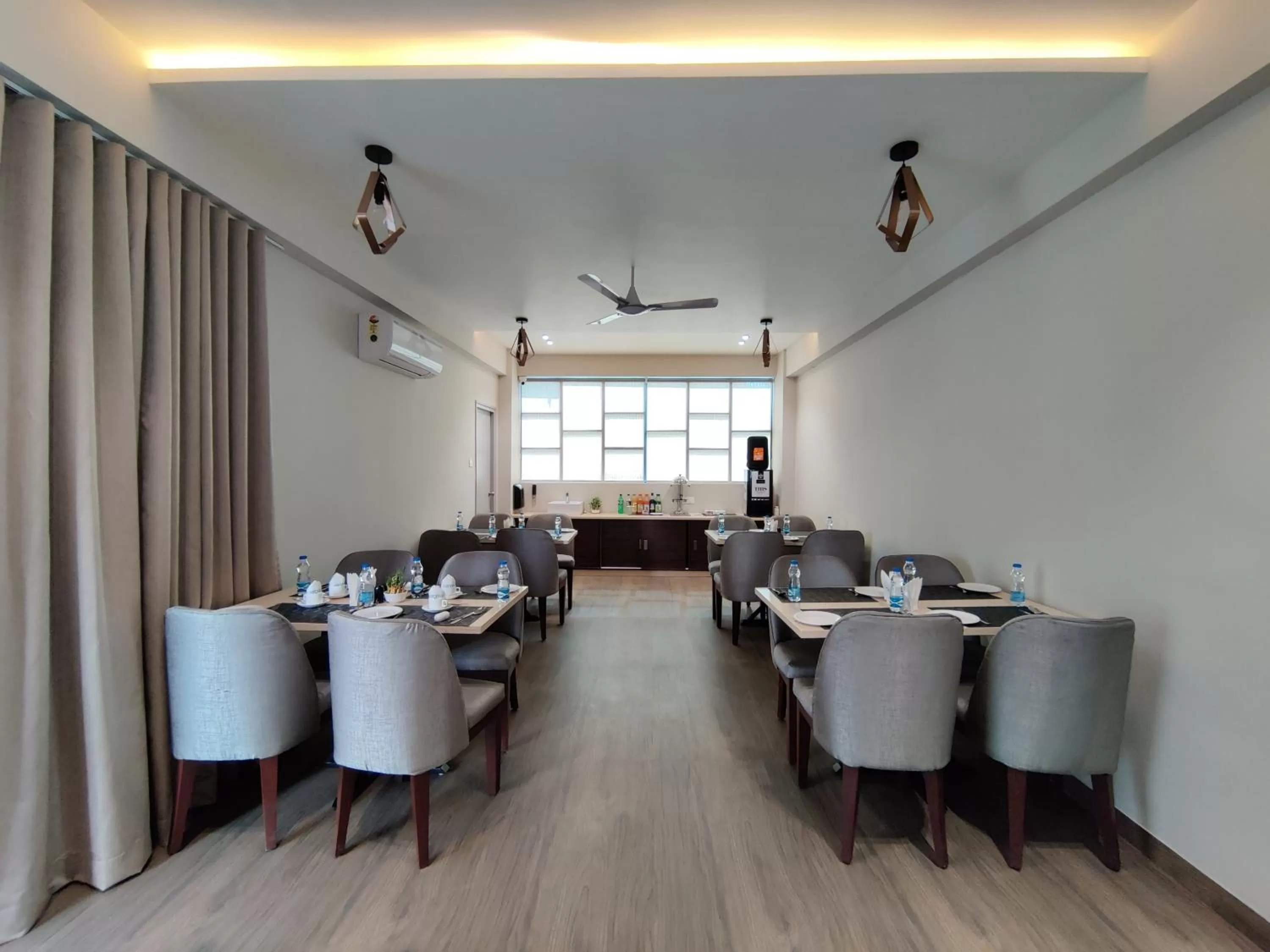 Restaurant/places to eat in PARK IRIS HOTELS, Bharathi Nagar