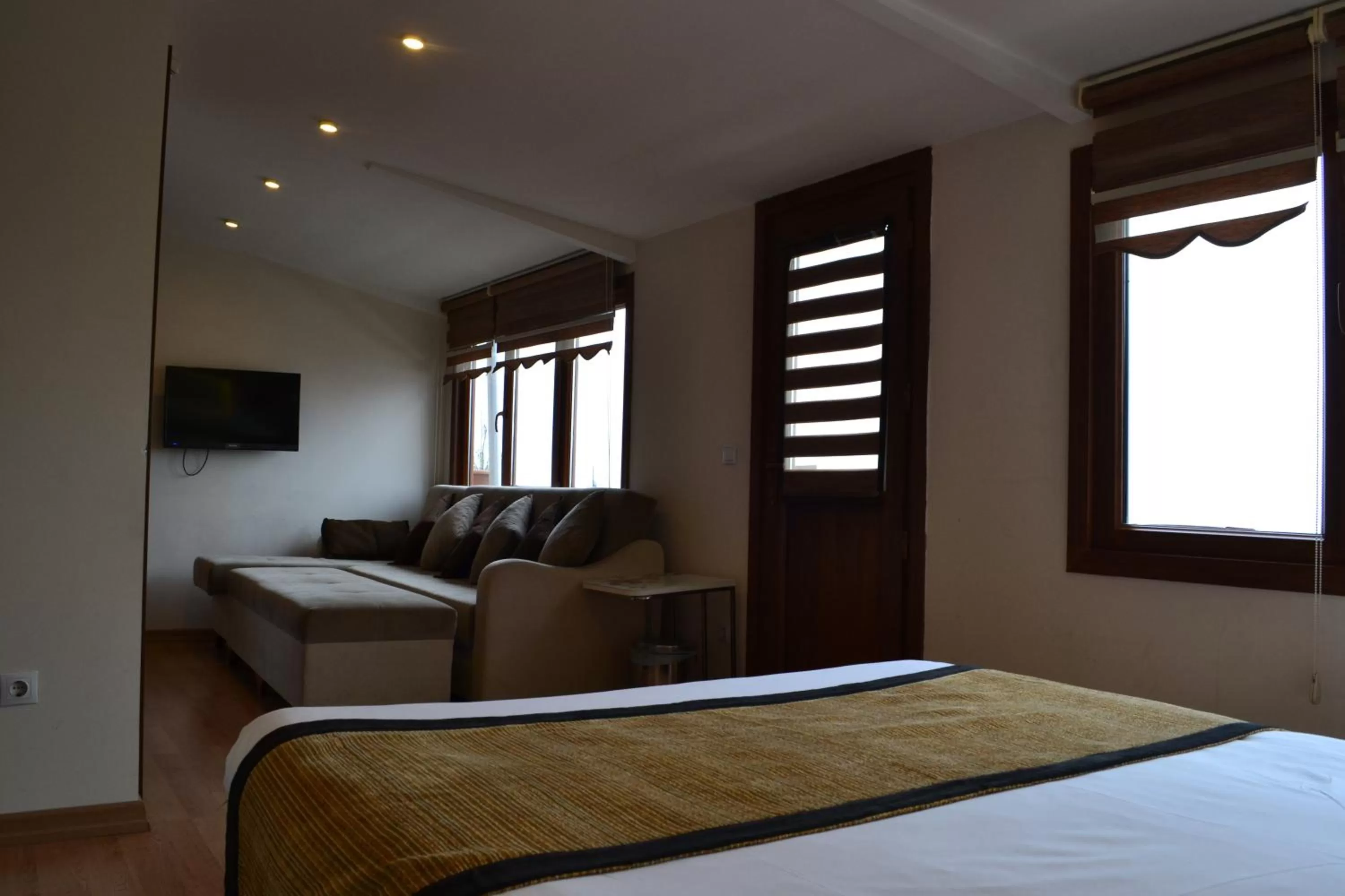 Seating area, Bed in Seven Days Hotel - İstanbul