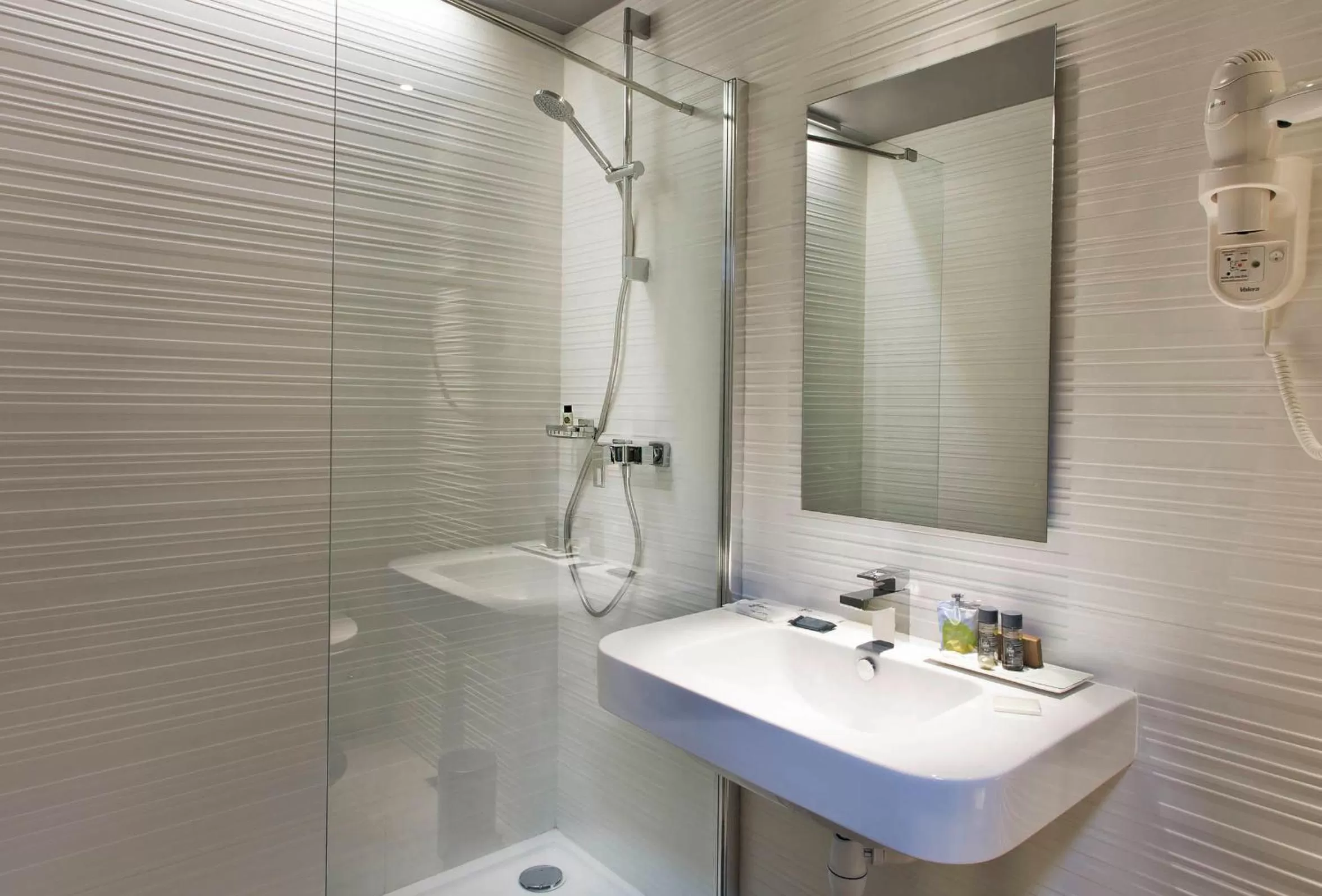 Bathroom in Hôtel Garance