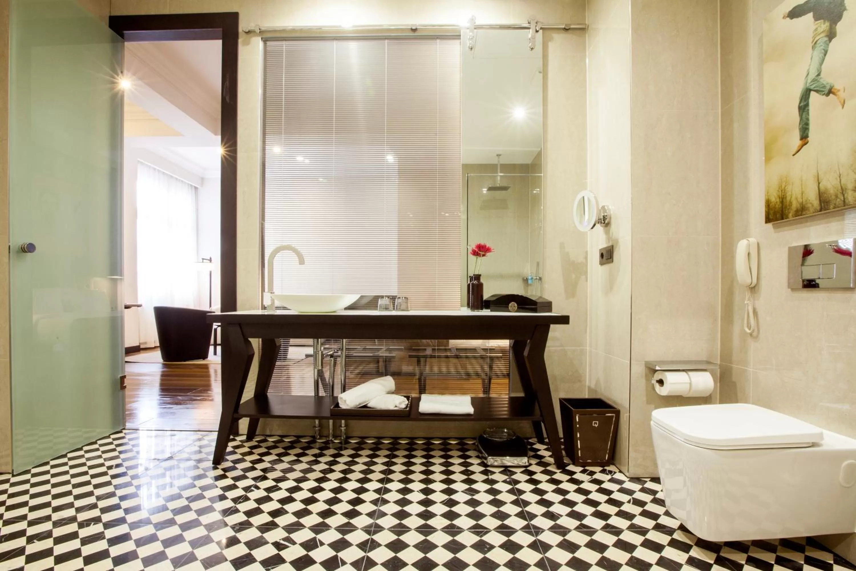 Bathroom in Quentin XL Potsdamer Platz