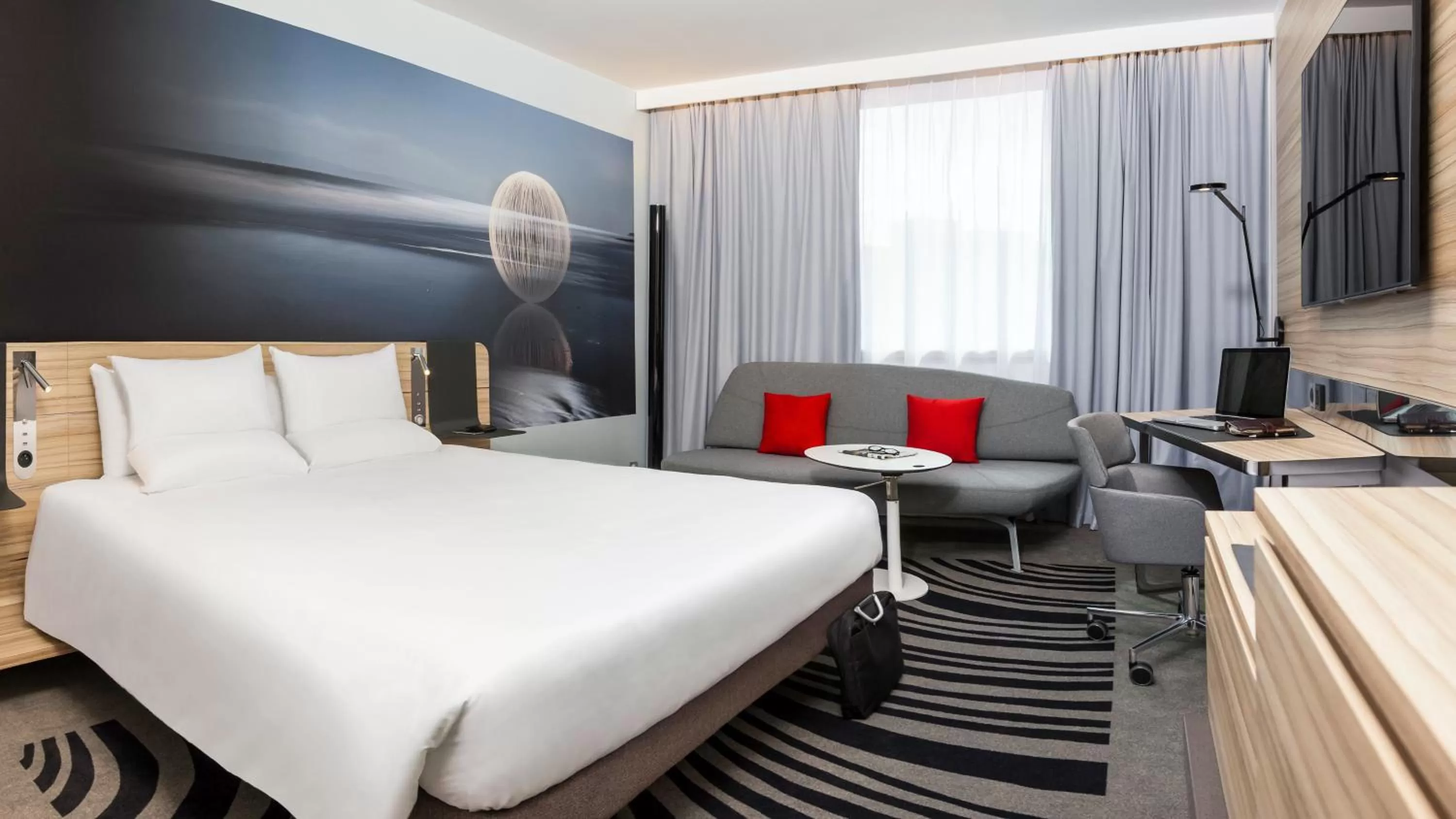 Photo of the whole room, Bed in Novotel Milano Linate Aeroporto
