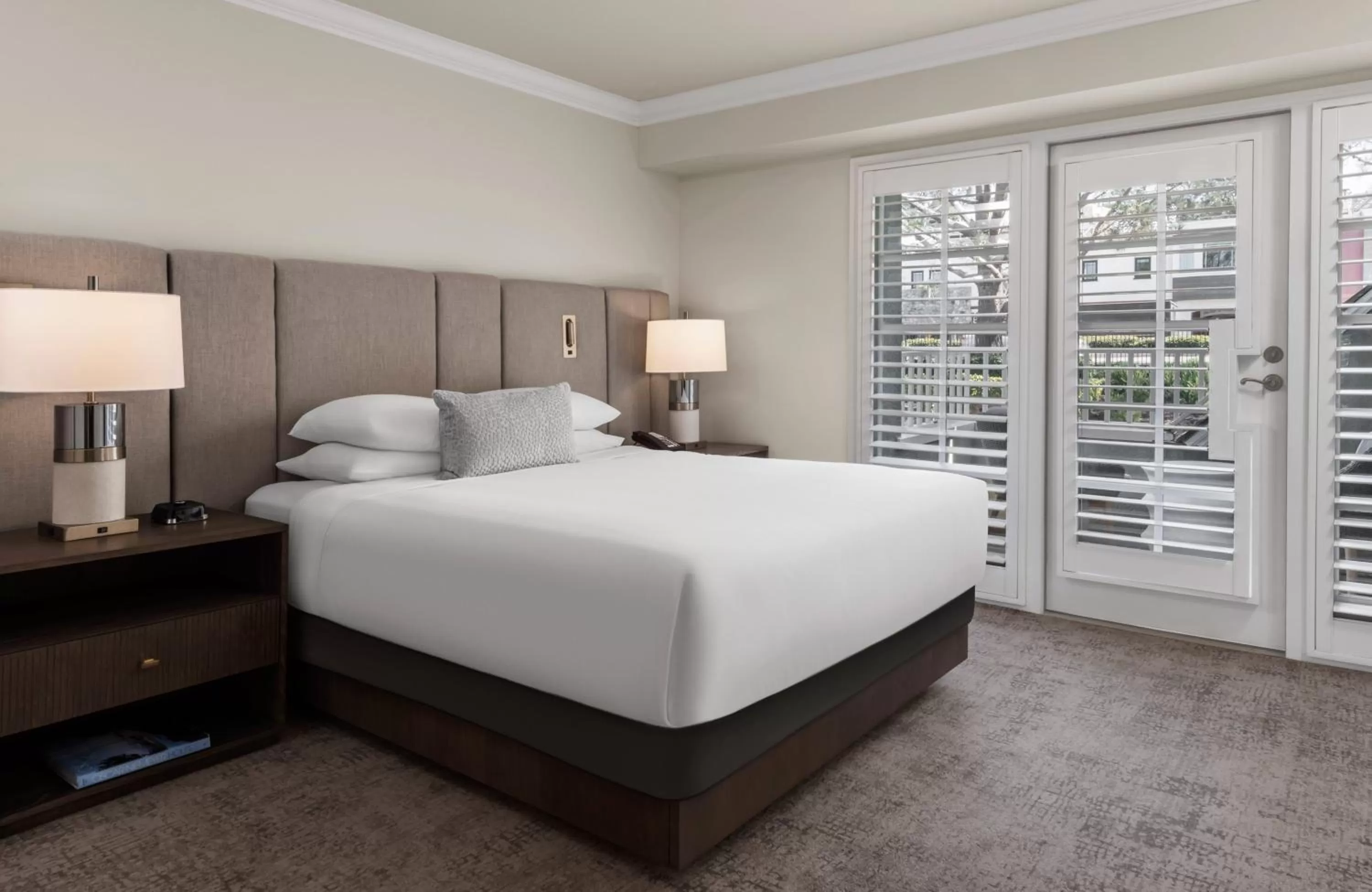 Photo of the whole room, Bed in L'Auberge Del Mar Resort and Spa