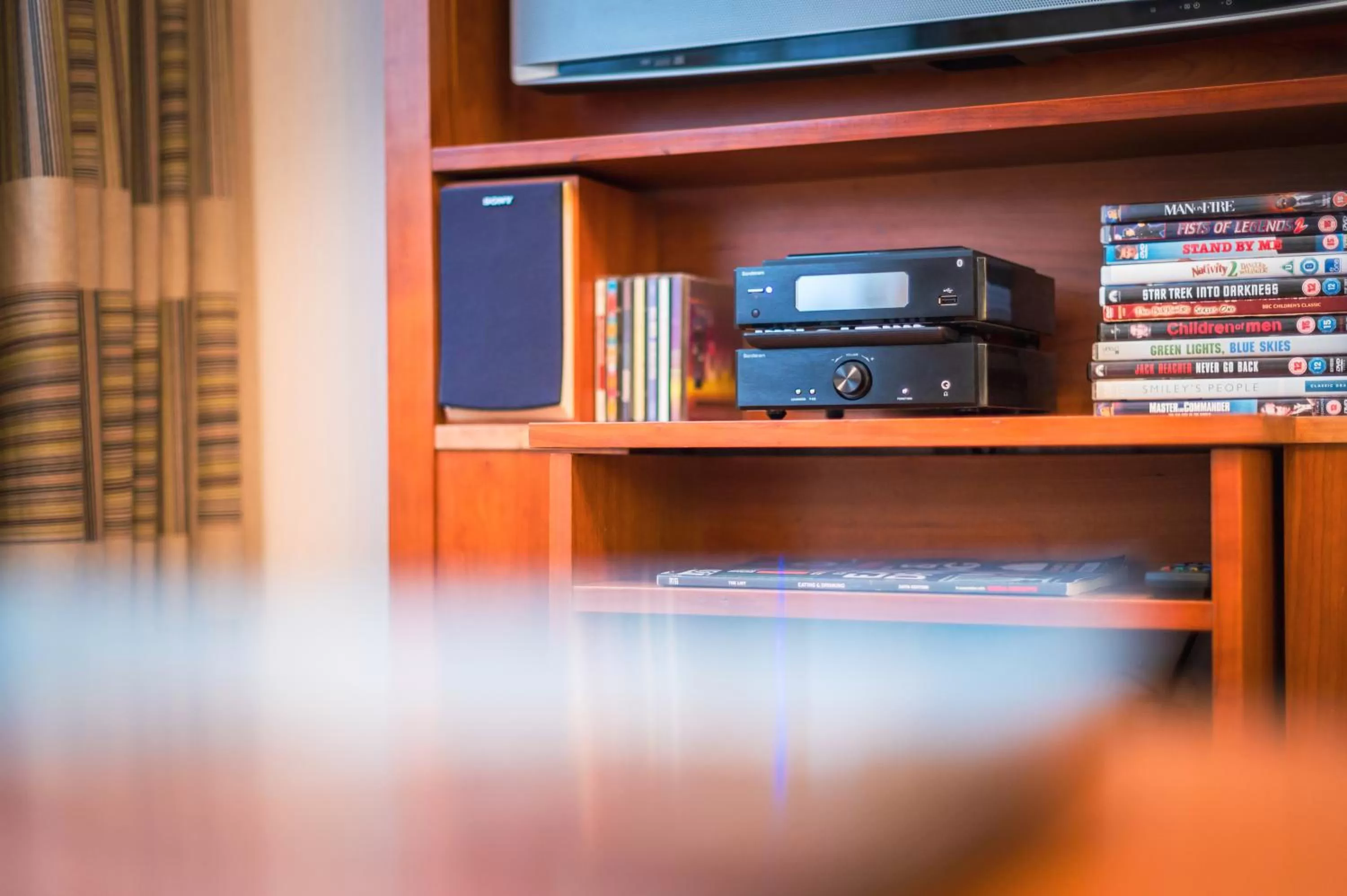 TV and multimedia in The Knight Residence by Mansley