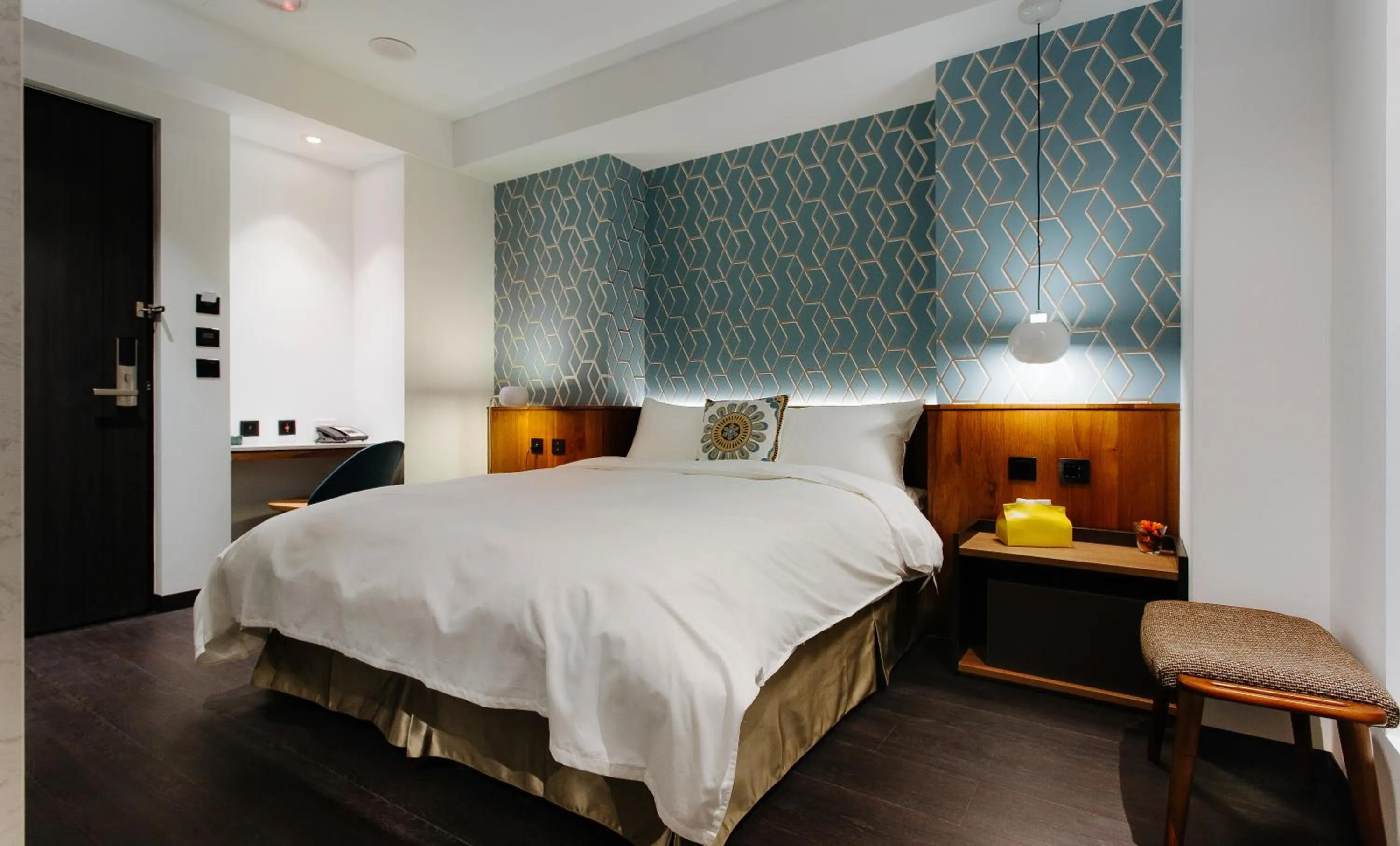 bunk bed, Bed in CHECK inn Taichung Zhongshan