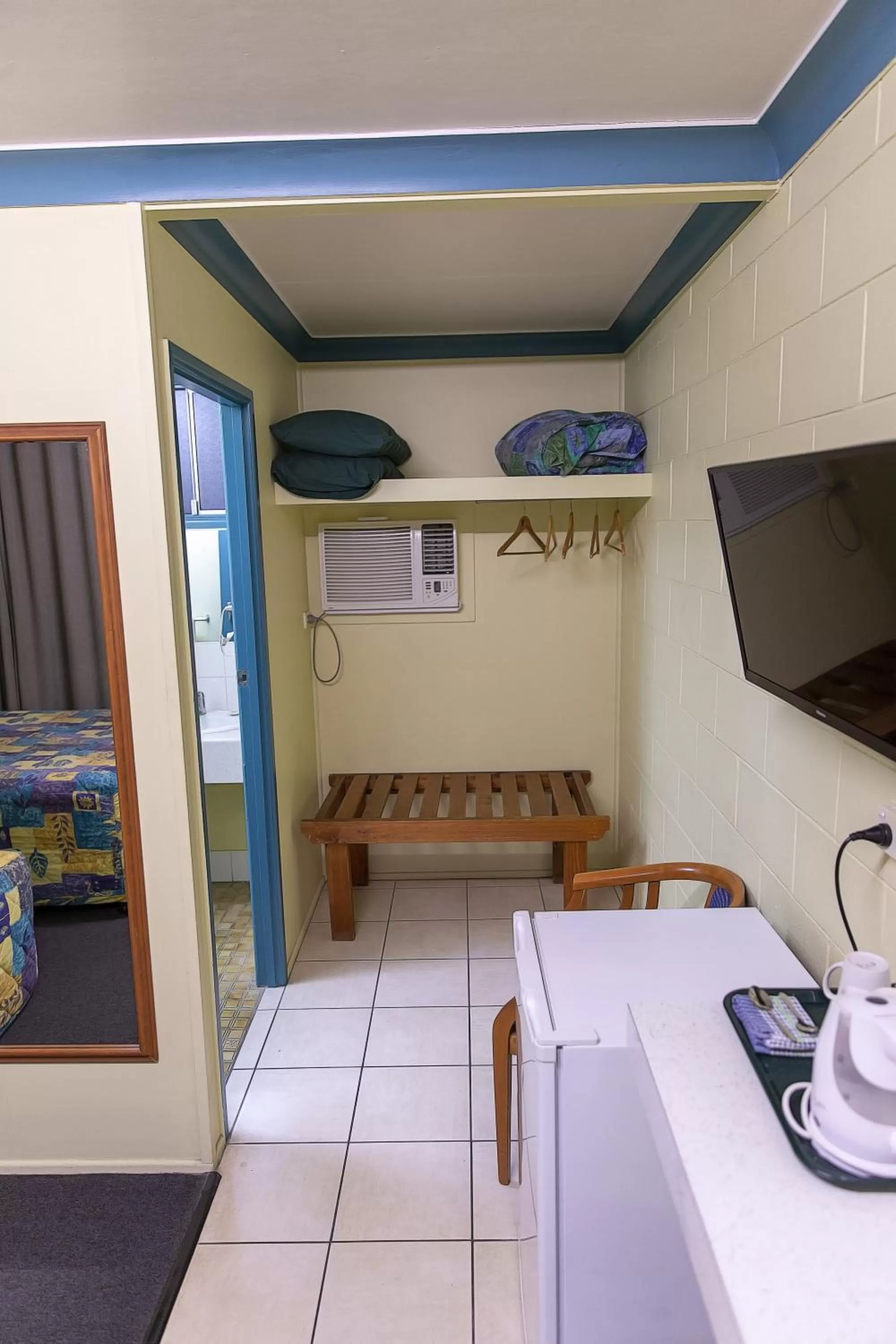 Kitchen/Kitchenette in Nanango Antler Motel