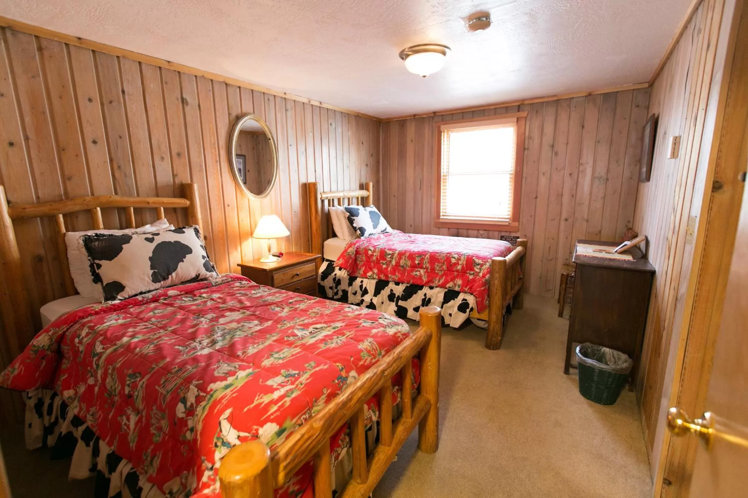 Bed in Silver Fork Lodge & Restaurant