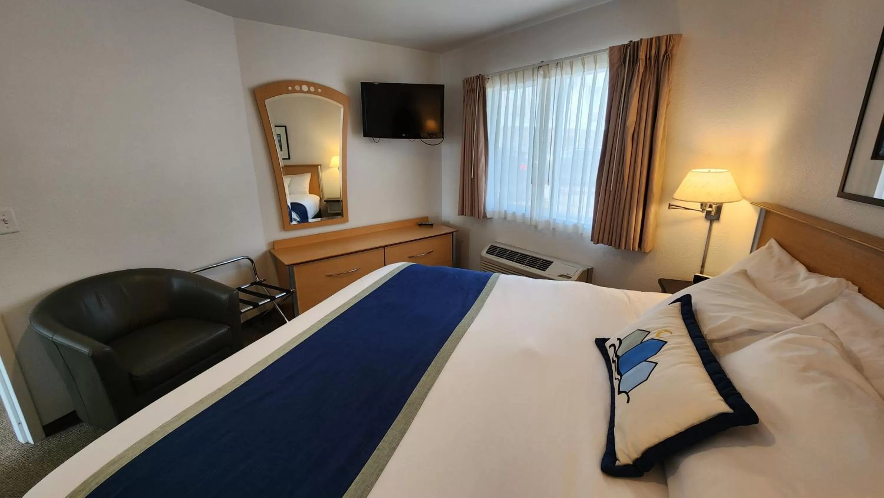 Bed in South Pier Inn