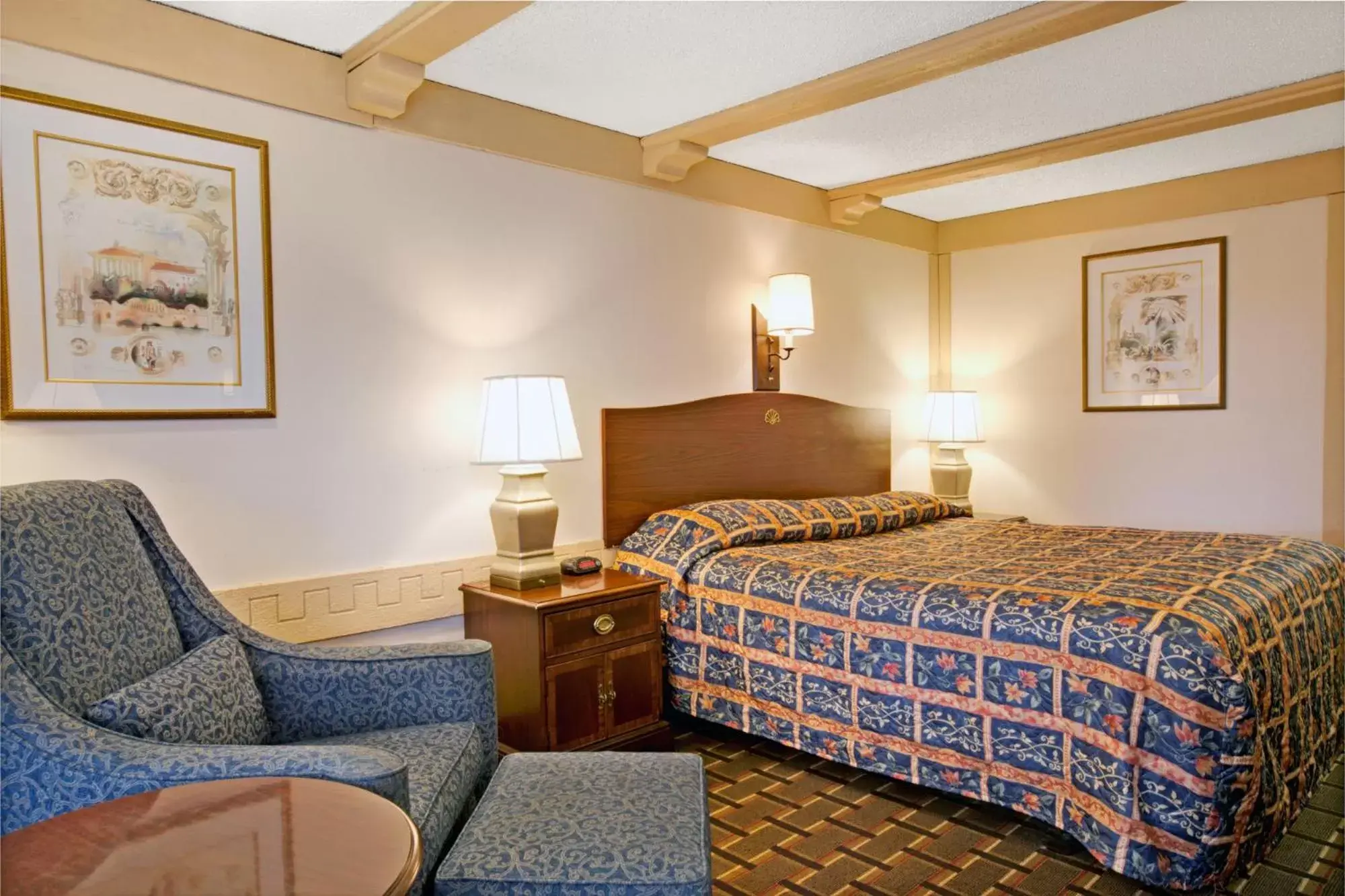 Standard King Room - Smoking in Knights Inn Greensburg Standard King Room - Smoking in Knights Inn Greensburg