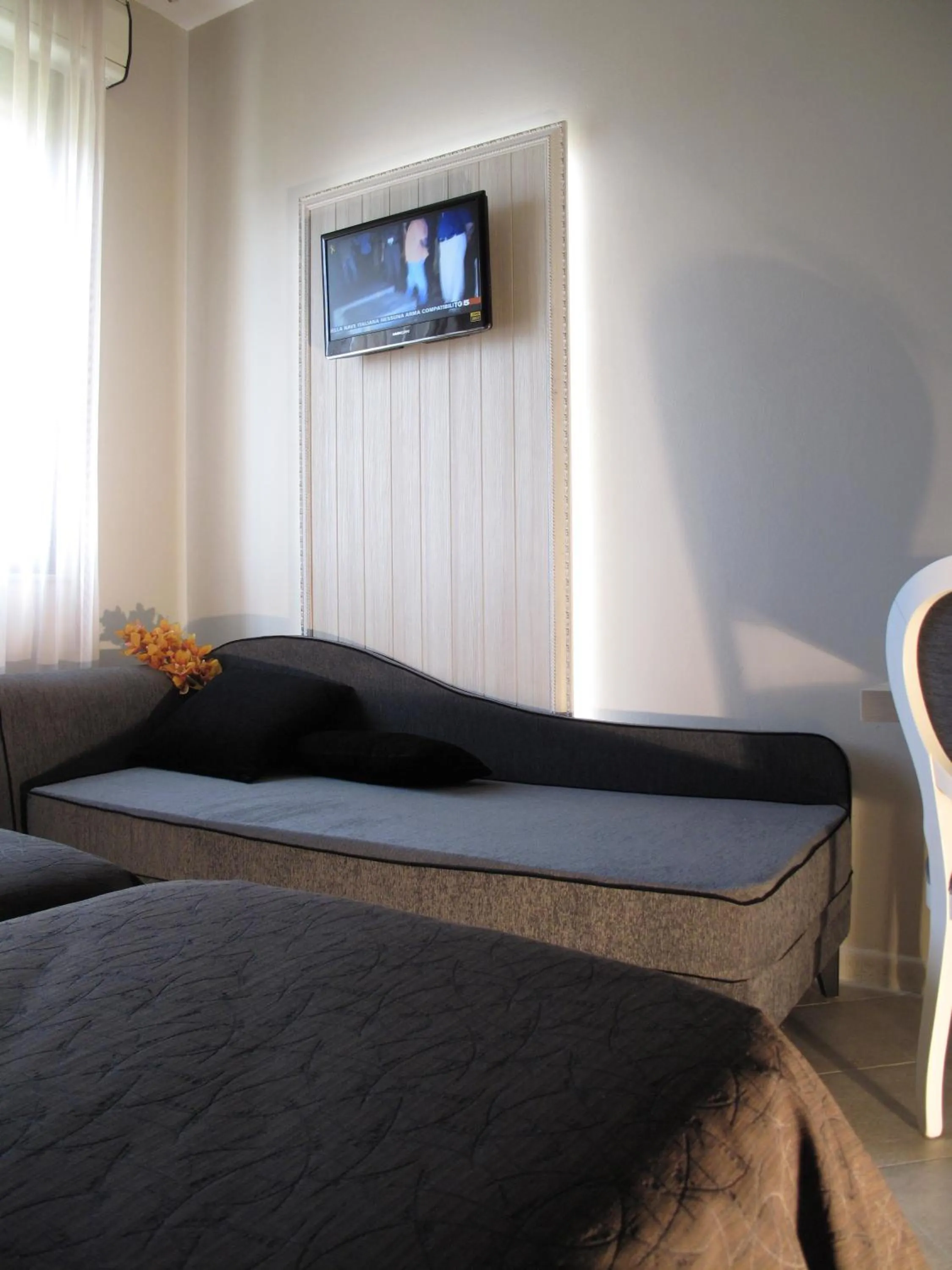 Living room, Bed in Gran Paradiso Hotel Spa