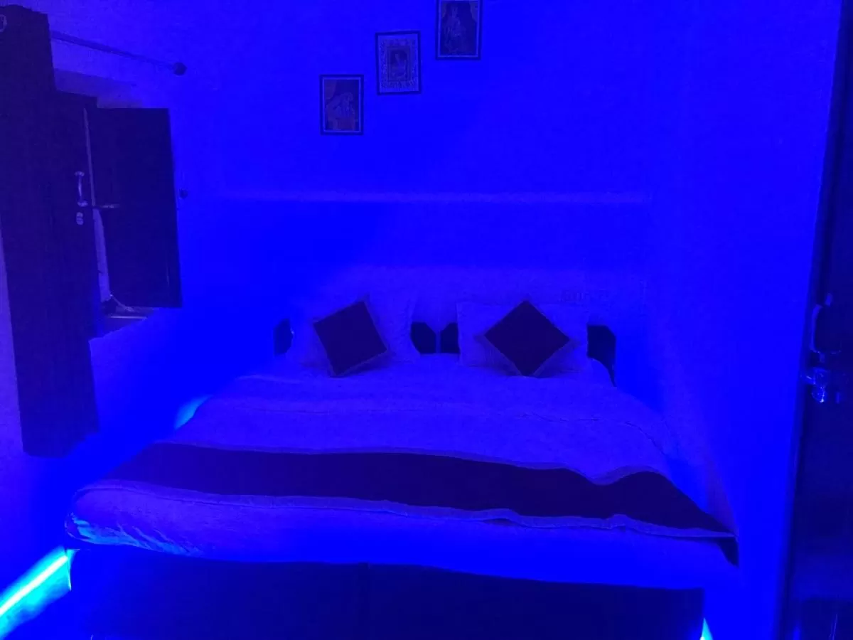 Bed in Hotel Dharohar Palace