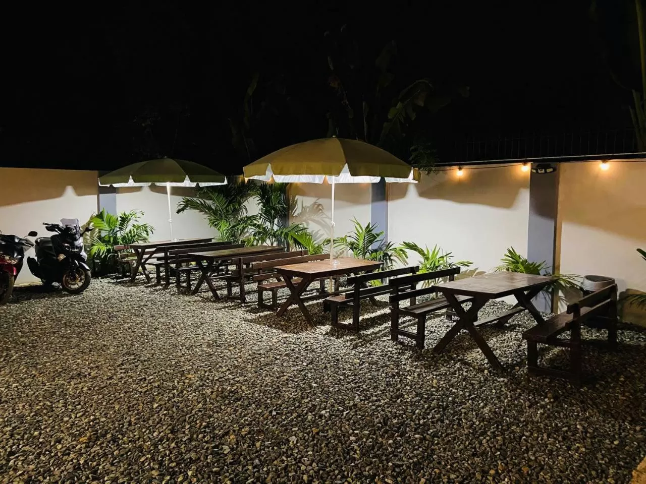 Restaurant/Places to Eat in Mongki's Pensionhouse