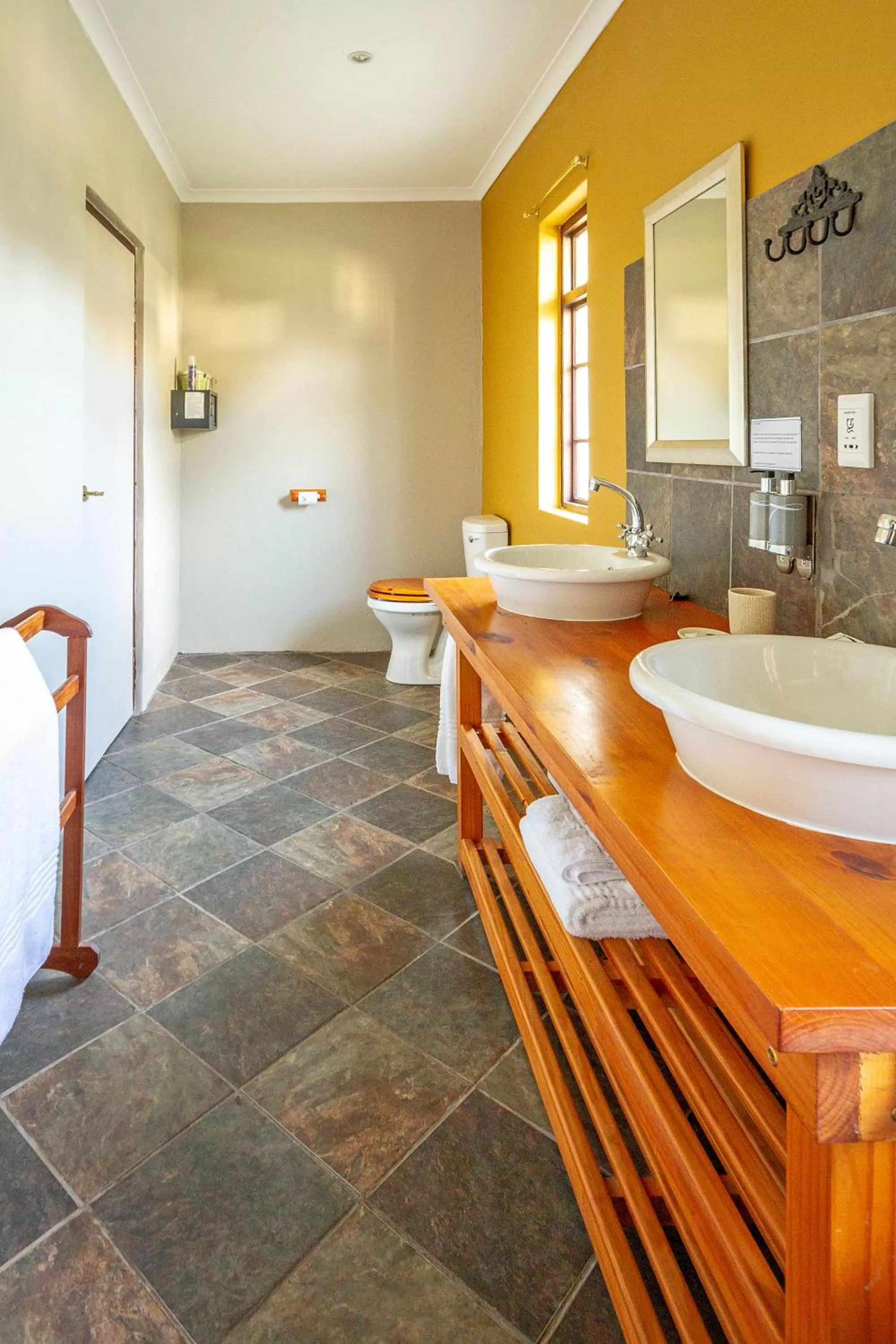 Bathroom in Airlies Historical Guest House