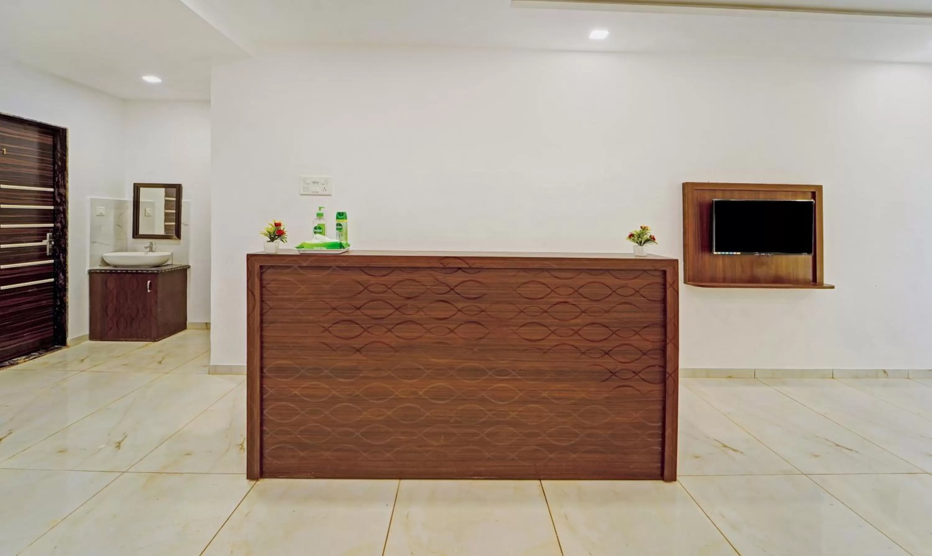 Lobby/Reception in Treebo Trend Infinity View