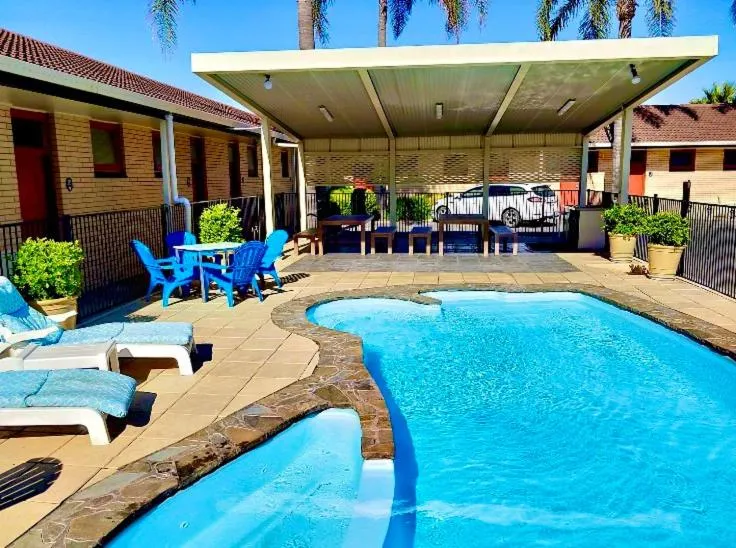 Swimming pool in Comfort Inn Glenelg
