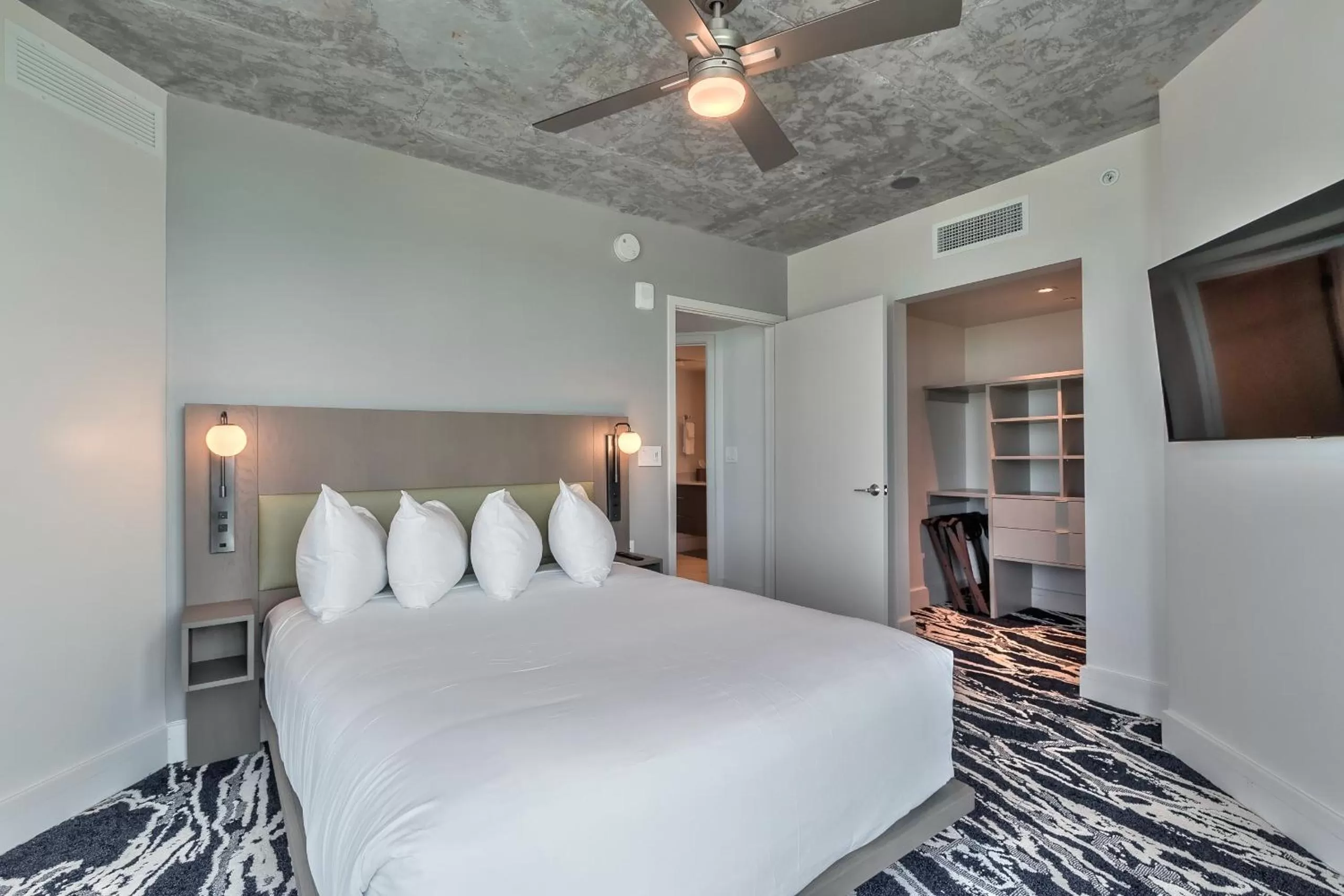 Bedroom, Bed in Max Beach Resort