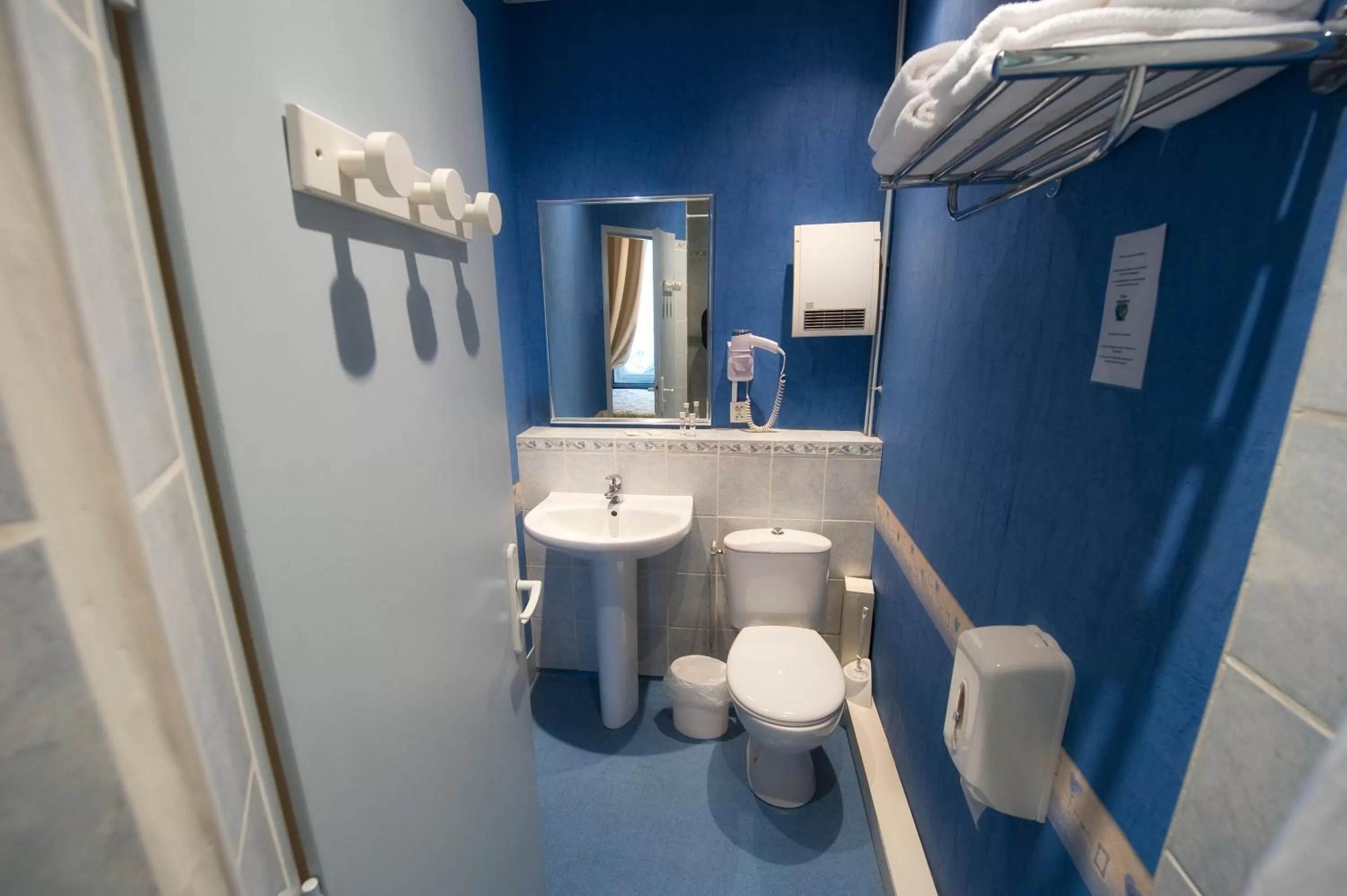 Bathroom in Hôtel Adour