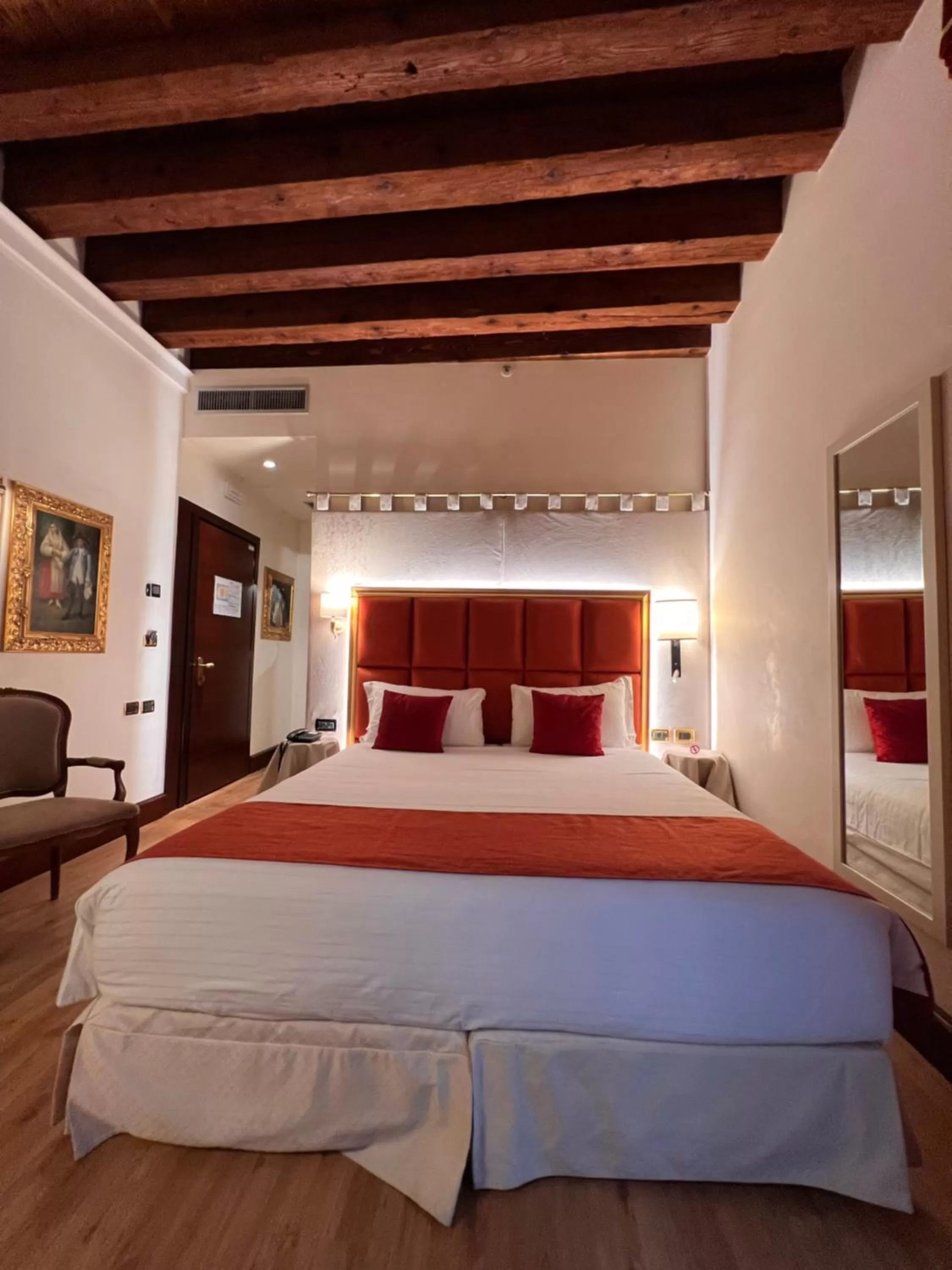 Bedroom, Bed in Ruzzini Palace Hotel