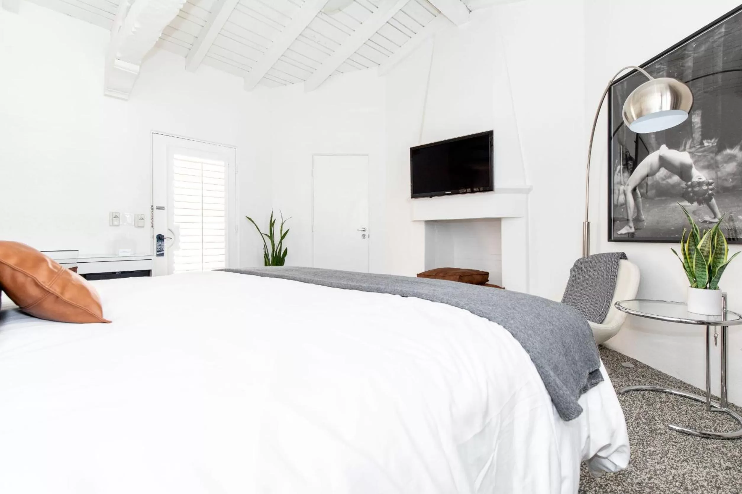 Bed in Alcazar Palm Springs