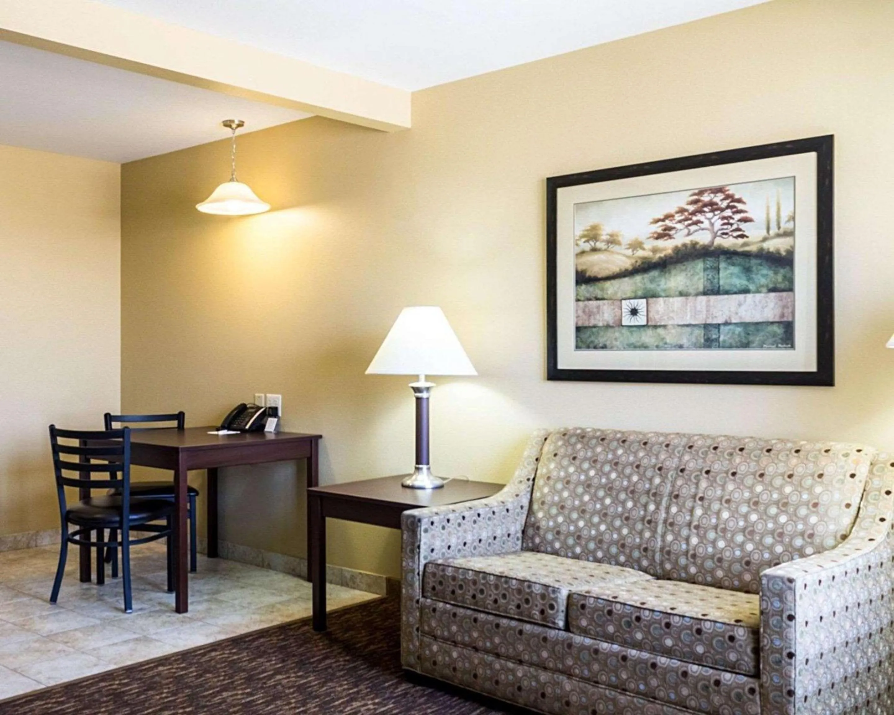 Living room in MainStay Suites Minot