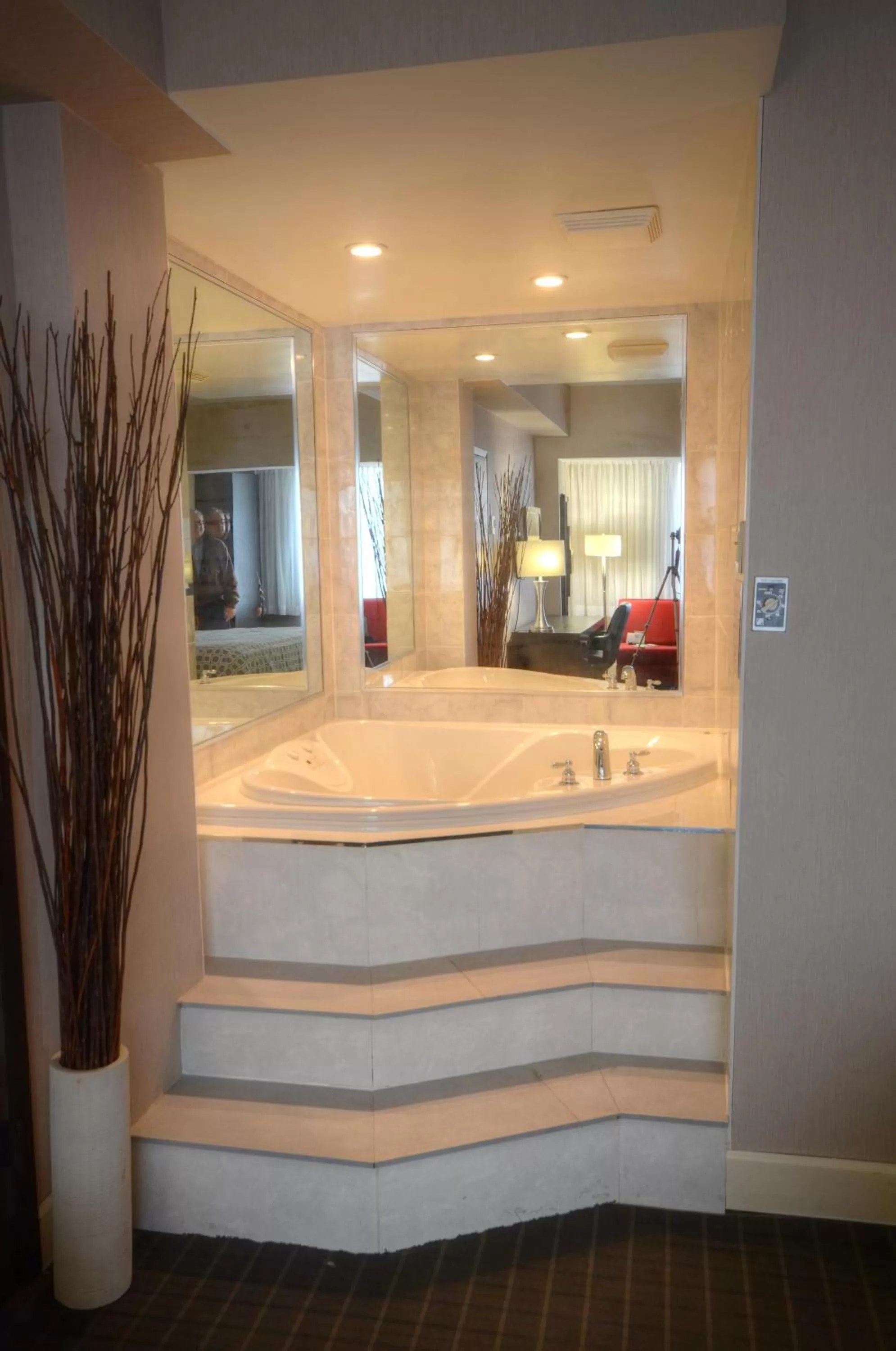 One-Bedroom King Suite - Non-Smoking in Armon Plaza Montreal Airpt, Trademark Collection by Wyndham