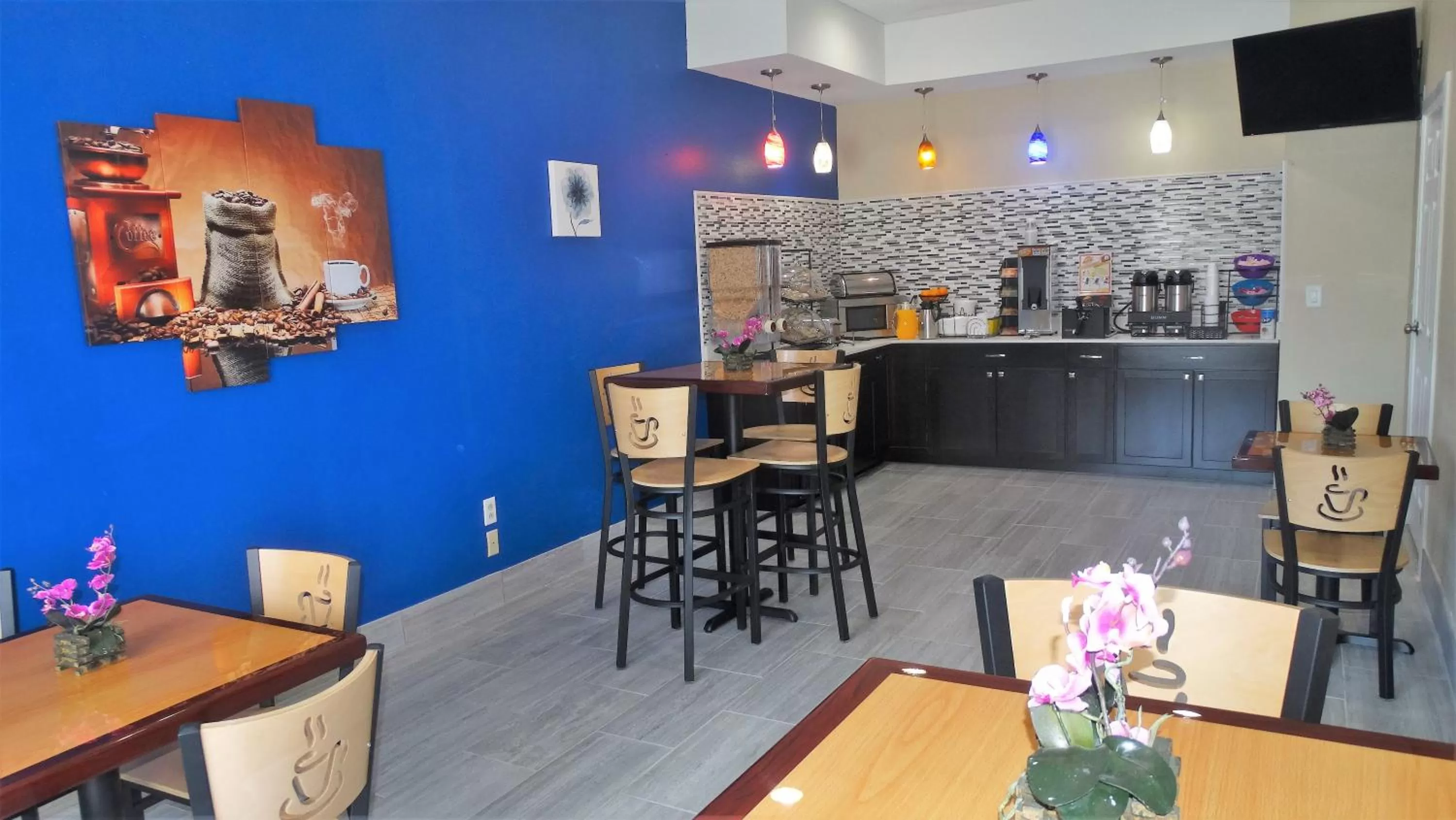 Continental breakfast in Oak Tree Inn & Suites